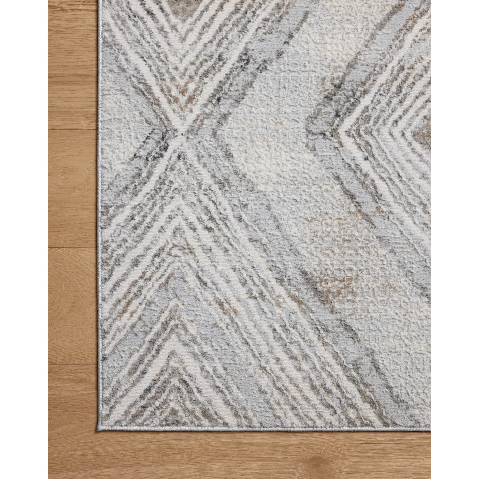 Hollis HOL-05 Rug by Loloi in mist, natural. Made from 100% polyester in a unique style.