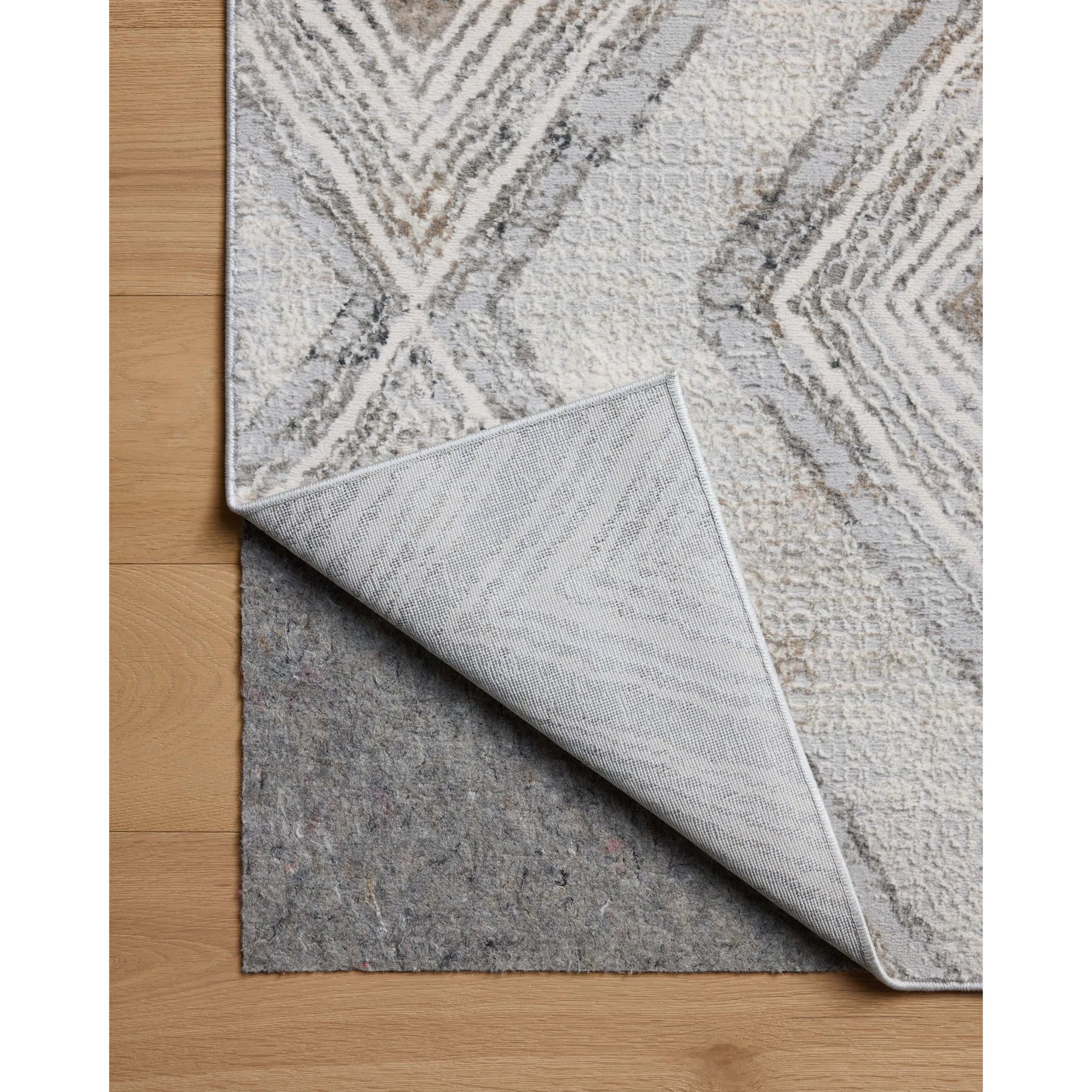 Hollis HOL-05 Rug by Loloi in mist, natural. Made from 100% polyester in a unique style.