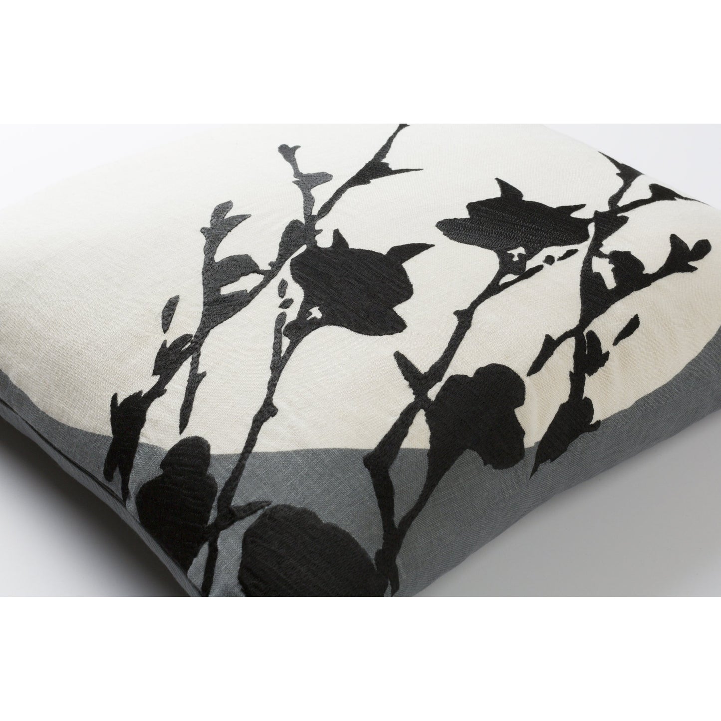 104 S-228401,S-228402,S-228403,S-228404,S-228405,S-228406 | Closeup | Harvest Moon Pillow - 27339 by Surya. Made from front: 100% linen, back: 100% linen in a modern style.