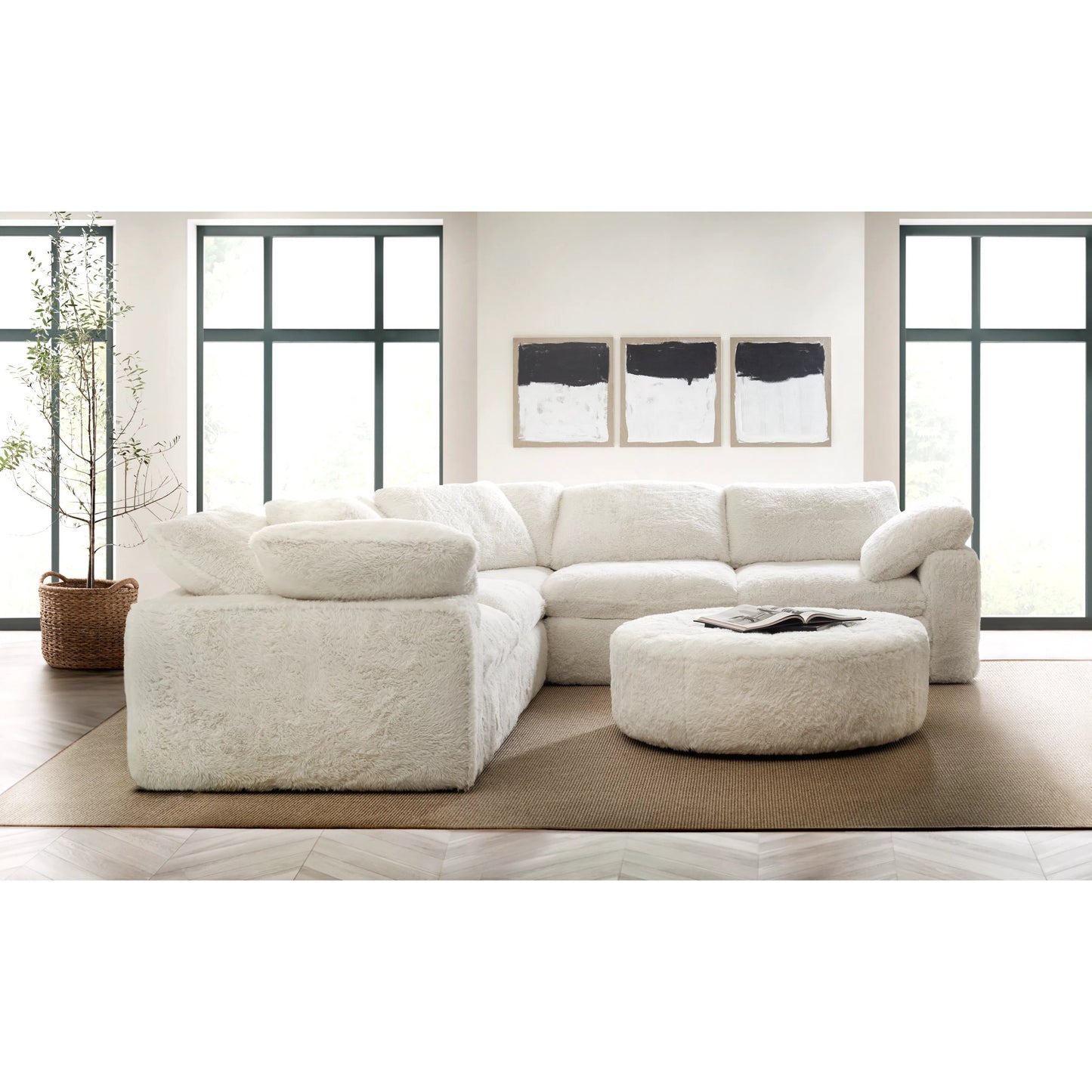 007 SI-2250800 | Lifestyle | Barefoot 5-Seat Sectional by Hooker Furniture in white. Made from 100% polyester in a transitional style.