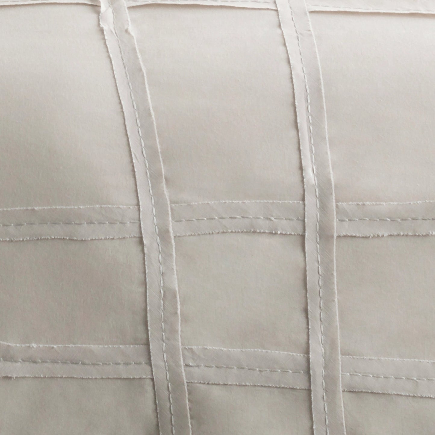 003 SI-2054535 | Closeup | Haru - 7598 by Surya. Made from front: 100% cotton, back: 100% cotton in a modern style.