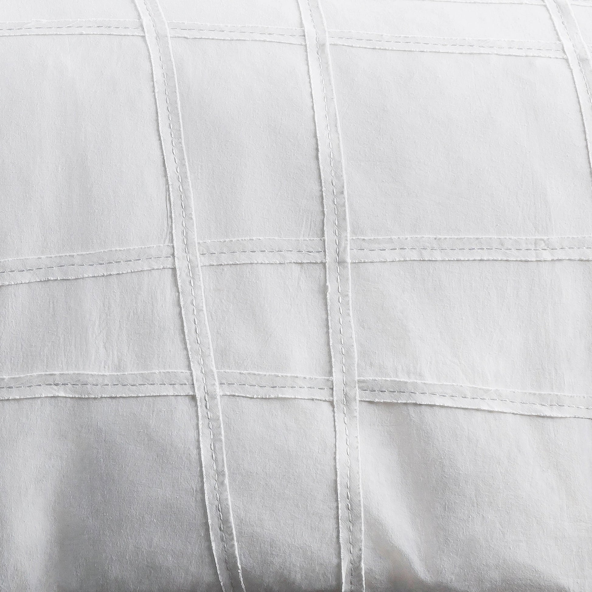 Haru - 7598 by Surya. Made from front: 100% cotton, back: 100% cotton in a modern style.