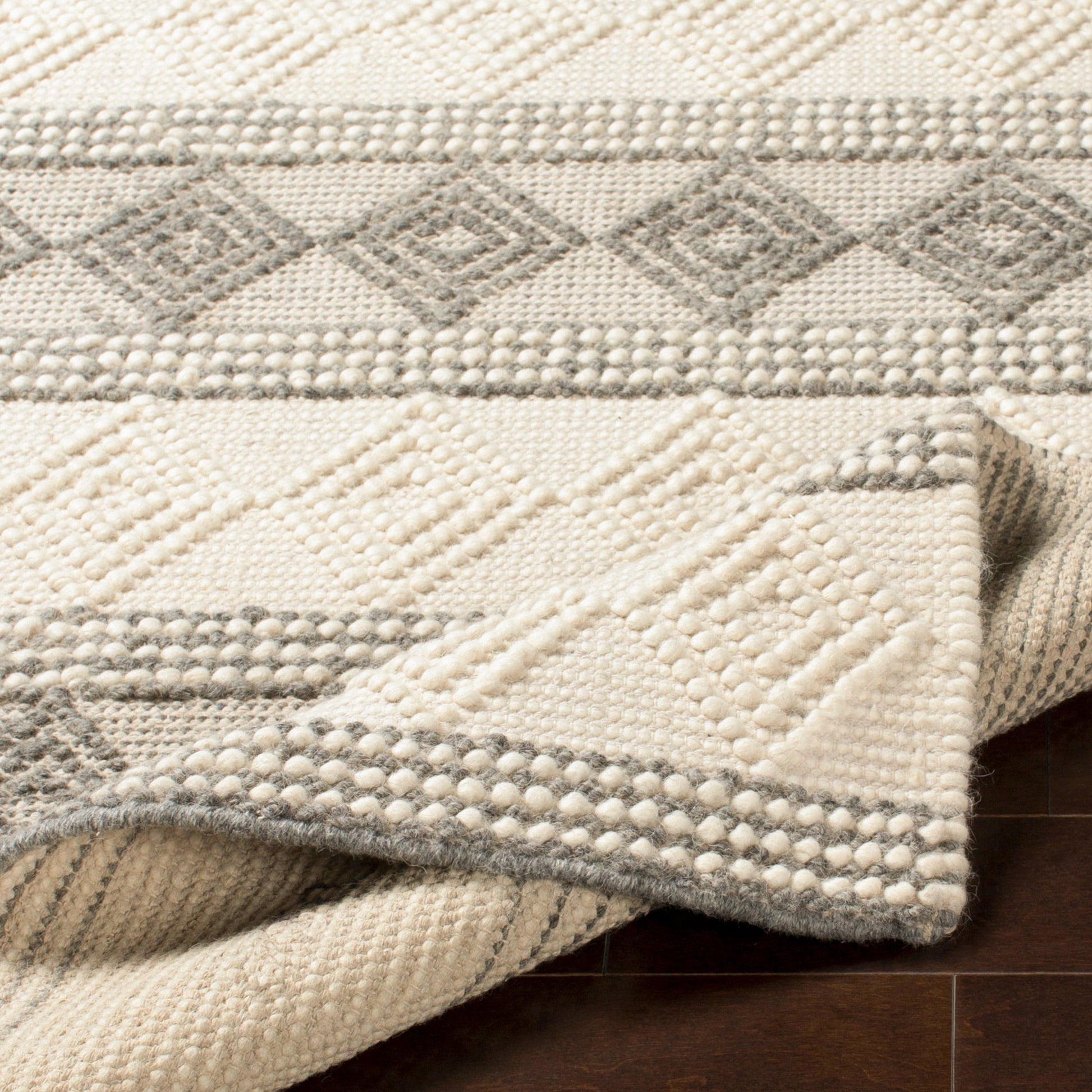 Hygge Rug - 23225 by Livabliss. Made from 100% wool in a unique style.