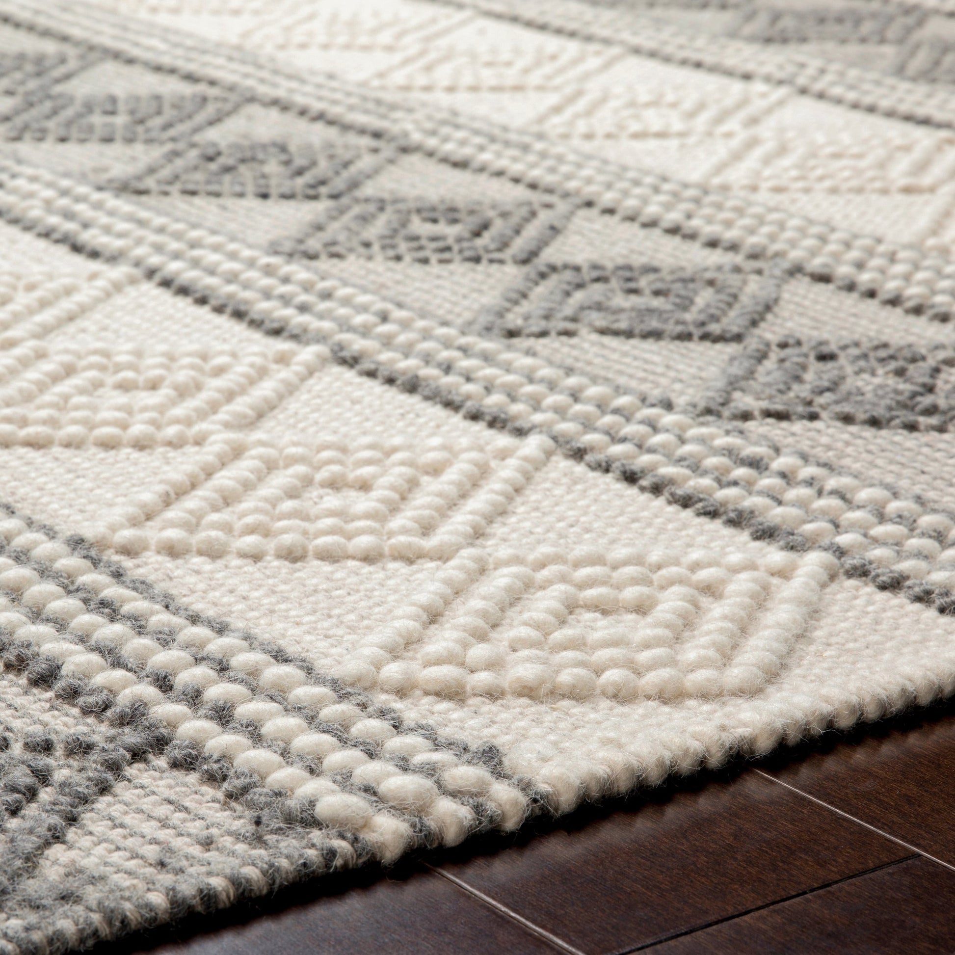Hygge Rug - 23225 by Livabliss. Made from 100% wool in a unique style.