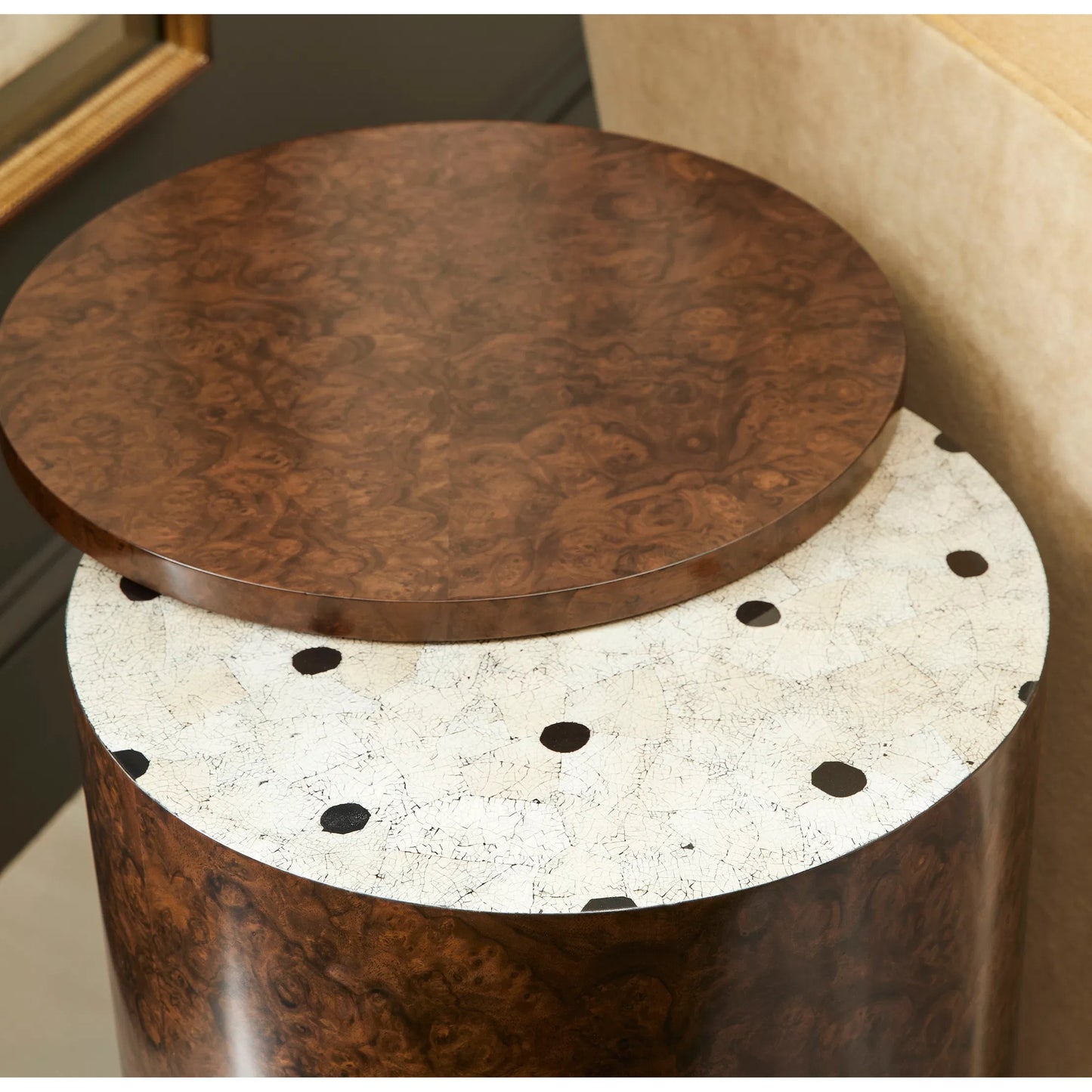 010 SI-2334498 | Lifestyle | Jacques Martini Table by Jonathan Charles in brown and walnut burl. Made from book match walnut burl veneer, egg shell in a unique style.