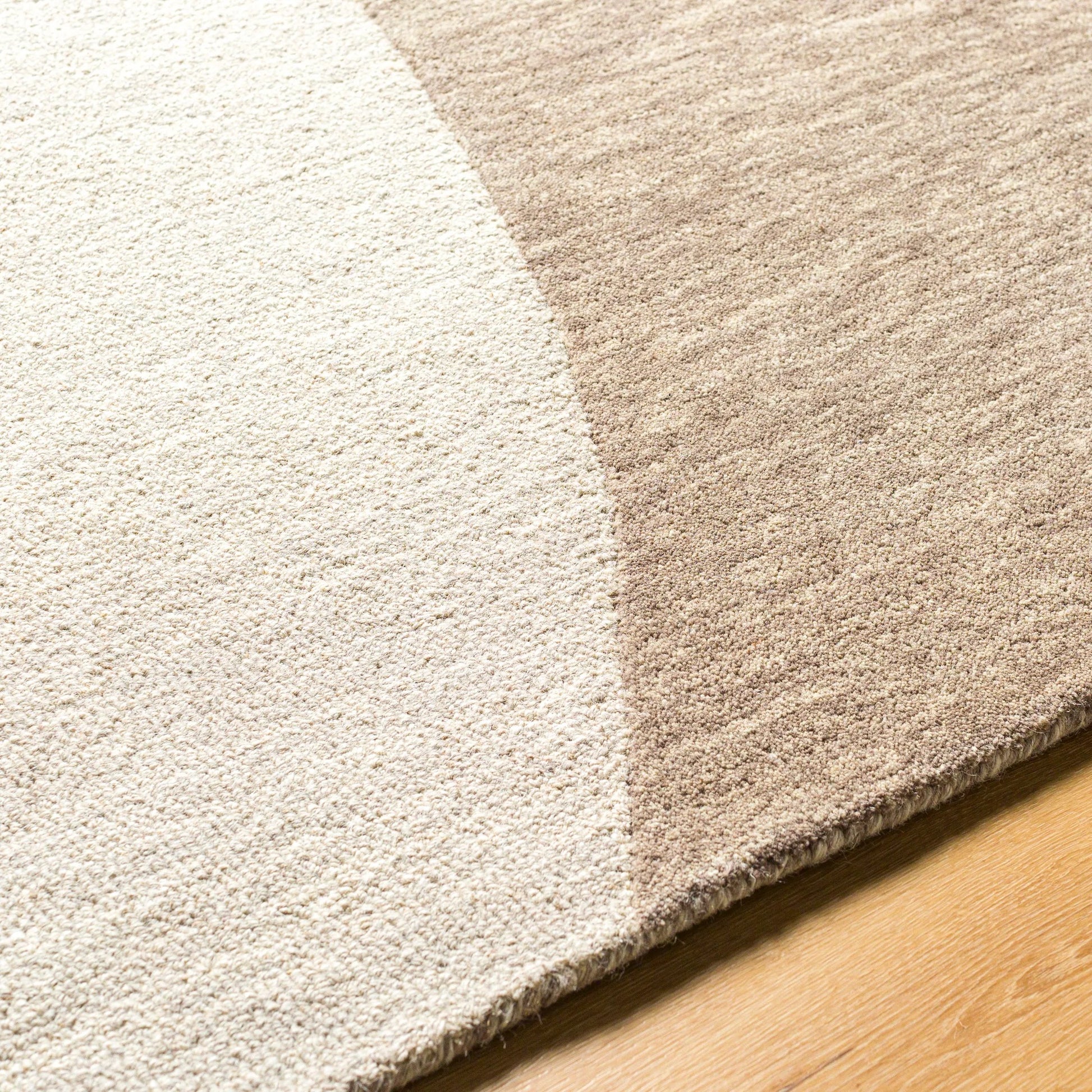 Isabel Rug - 17267 by Livabliss. Made from face: 100% wool in a unique style.