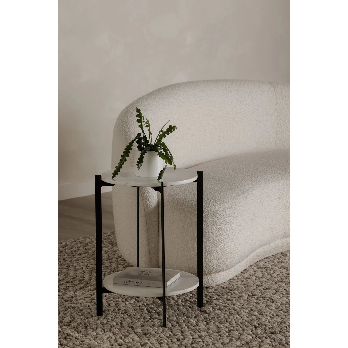 005 SR-866768 | Lifestyle | Melanie Accent Table by Moe's Home Collection in white marble, black mat. Made from white marble top, matt-black iron base in a modern style.