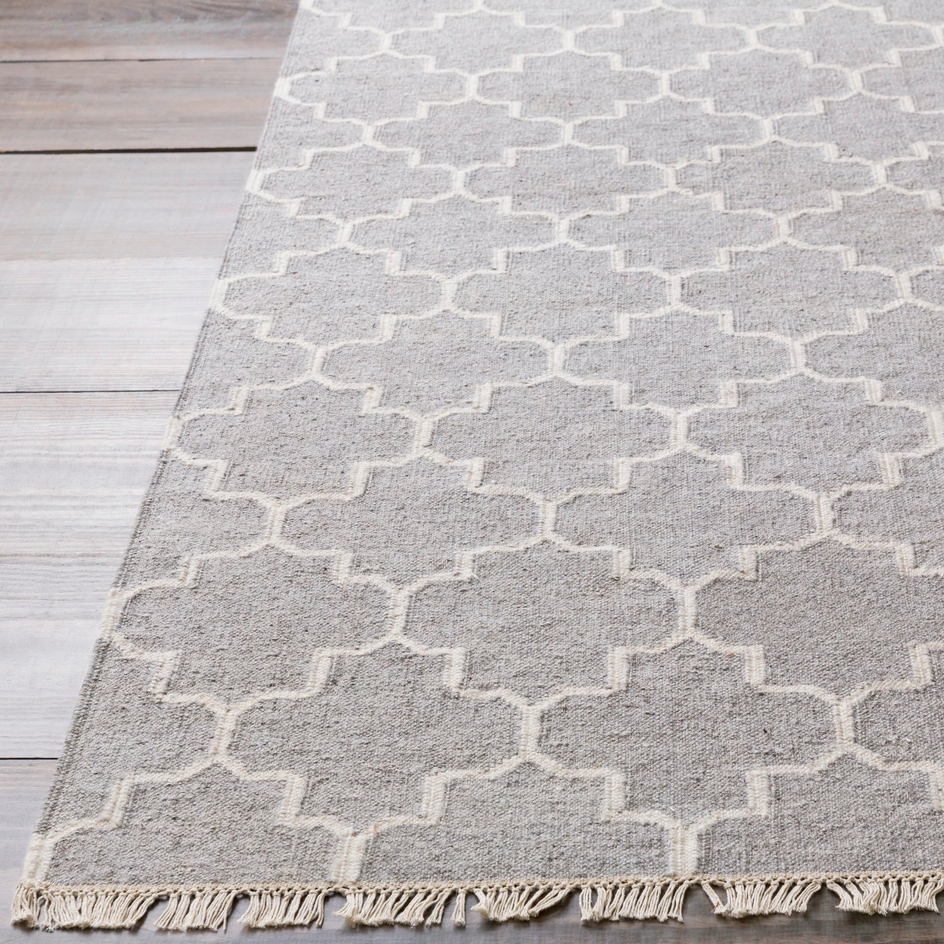 Isle ISL-3000 Rug by Surya. Made from 80% wool, 20% viscose in a unique style.