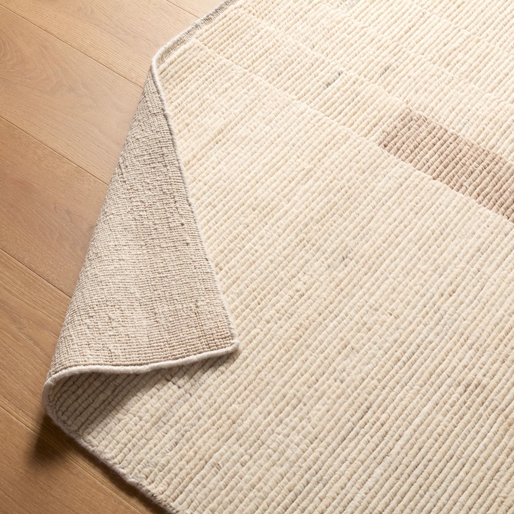 In The Distance ITD02 Rug by Jaipur Living in ivory, white, tan, taupe. Made from 100% wool in a unique style.