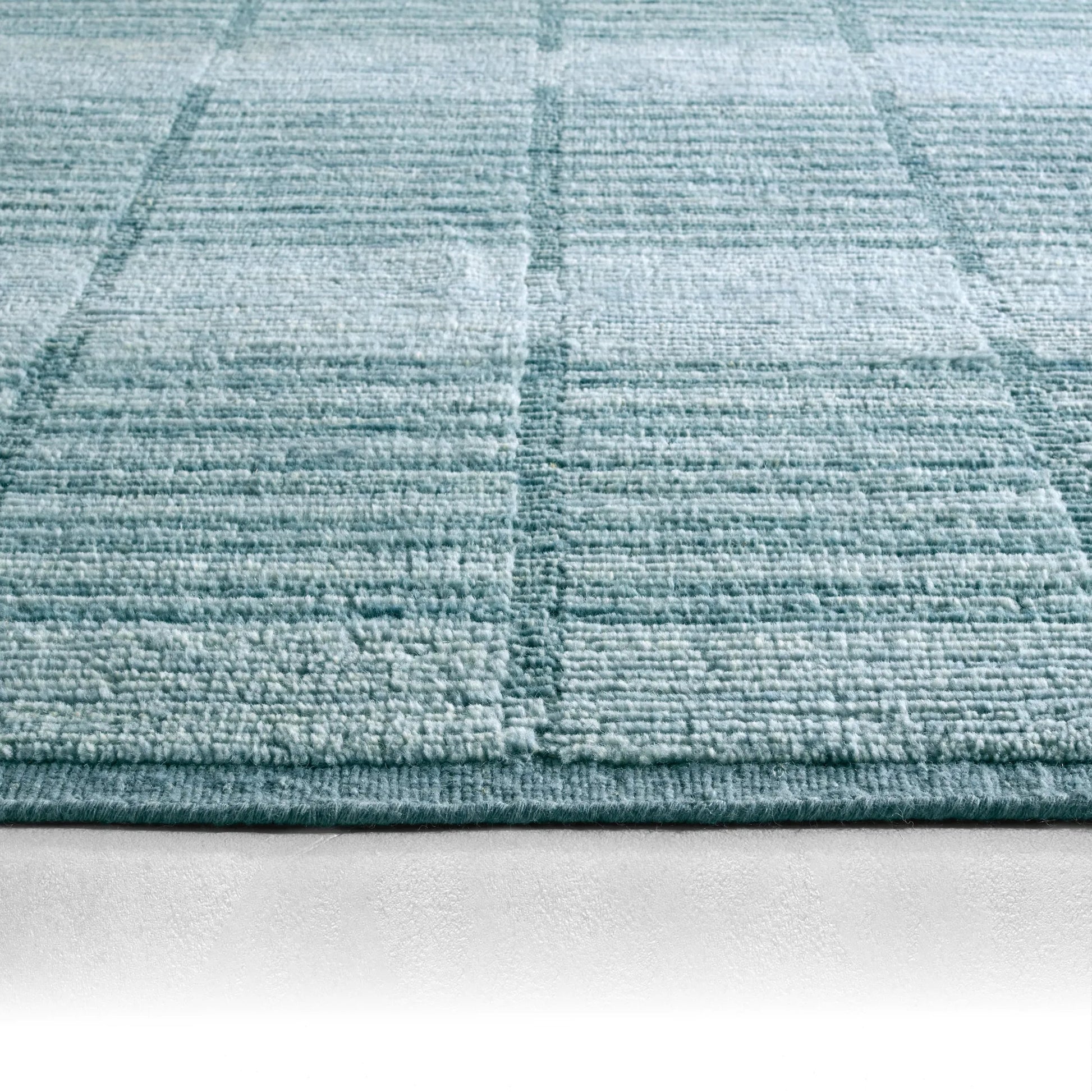 In The Distance ITD03 Rug by Jaipur Living in blue. Made from 100% wool in a unique style.