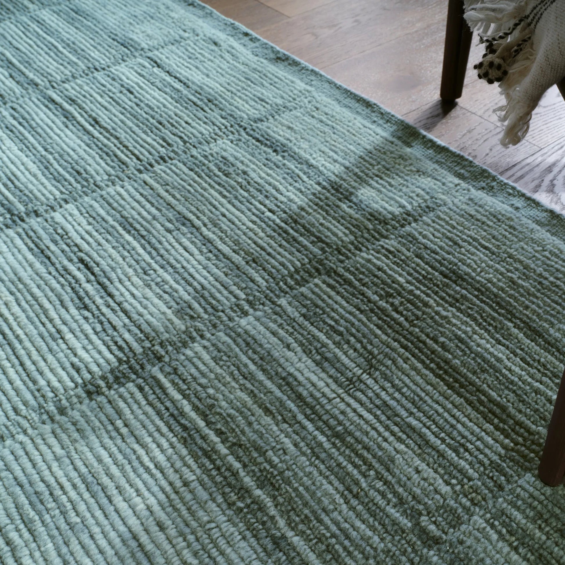 In The Distance ITD03 Rug by Jaipur Living in blue. Made from 100% wool in a unique style.
