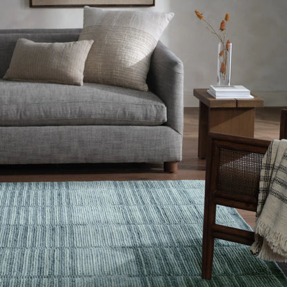 In The Distance ITD03 Rug by Jaipur Living in blue. Made from 100% wool in a unique style.