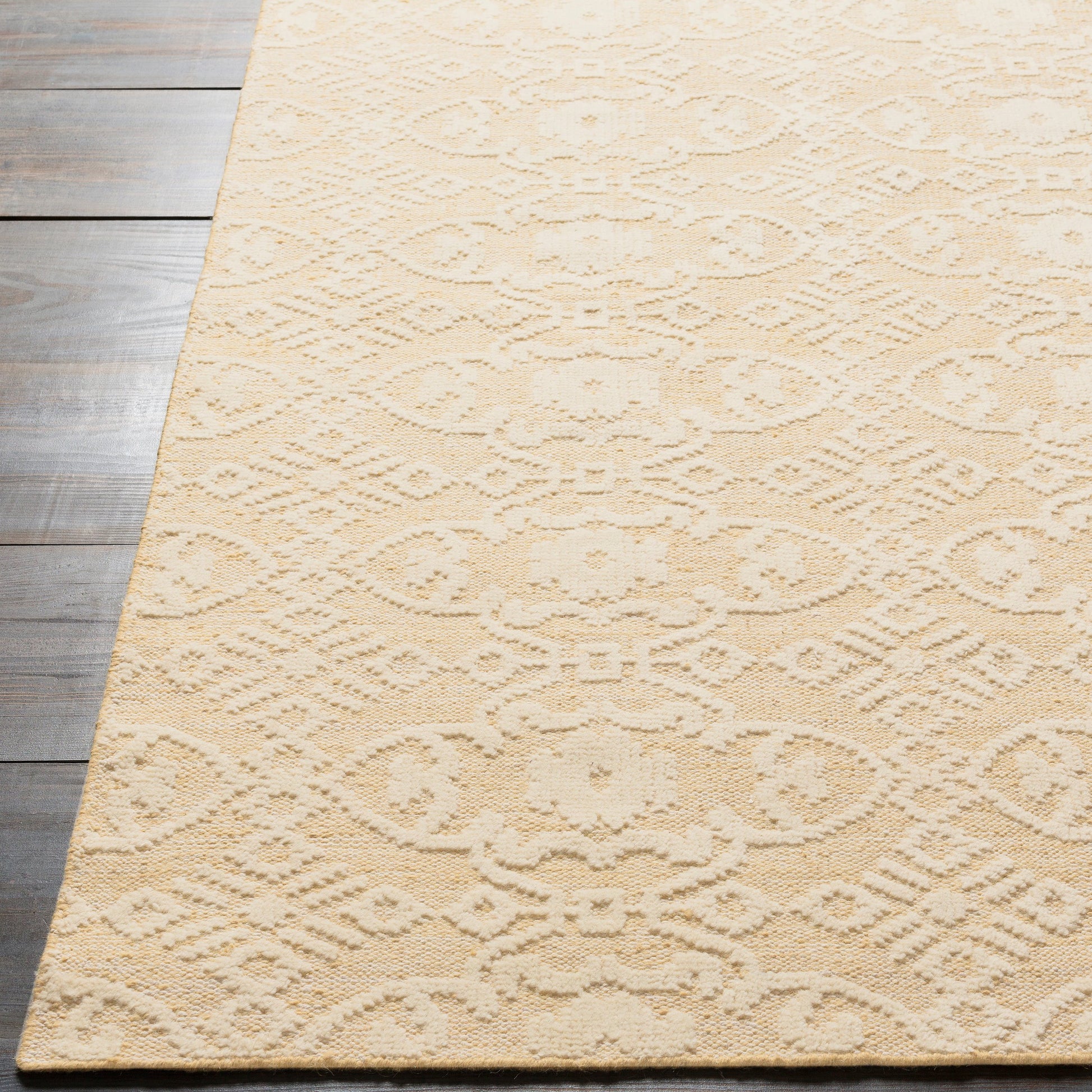 Ithaca ITH-5000 Rug by Surya. Made from 60% wool, 40% cotton in a unique style.