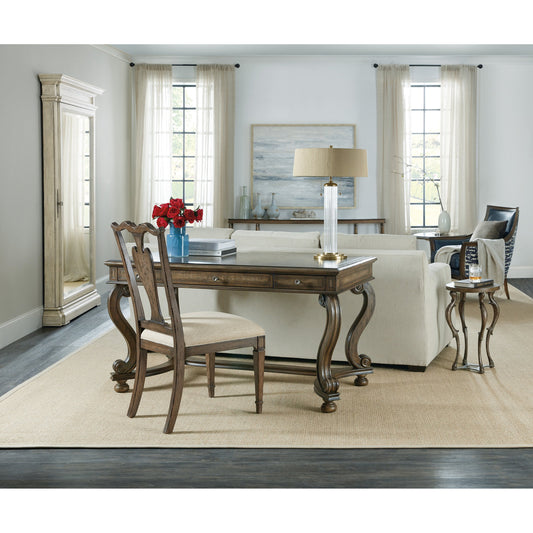 Vera Cruz Writing Desk by Hooker Furniture in rosecliff russet brown. Made from walnut, oak veneers in a traditional style.