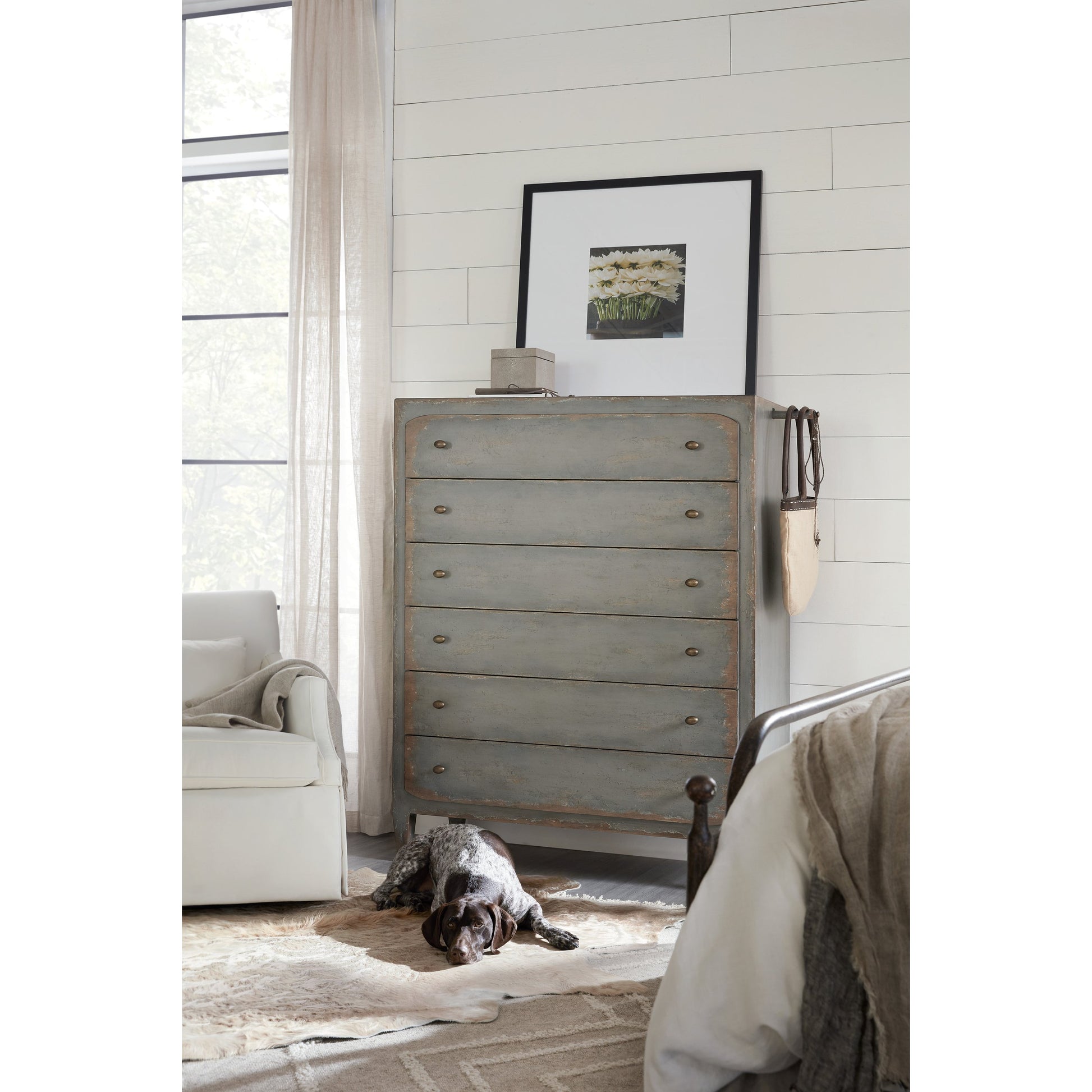 Ciao Bella Chest by Hooker Furniture. Made from maple veneer, cedar, felt panel, solid-wood edge top in a traditional style.