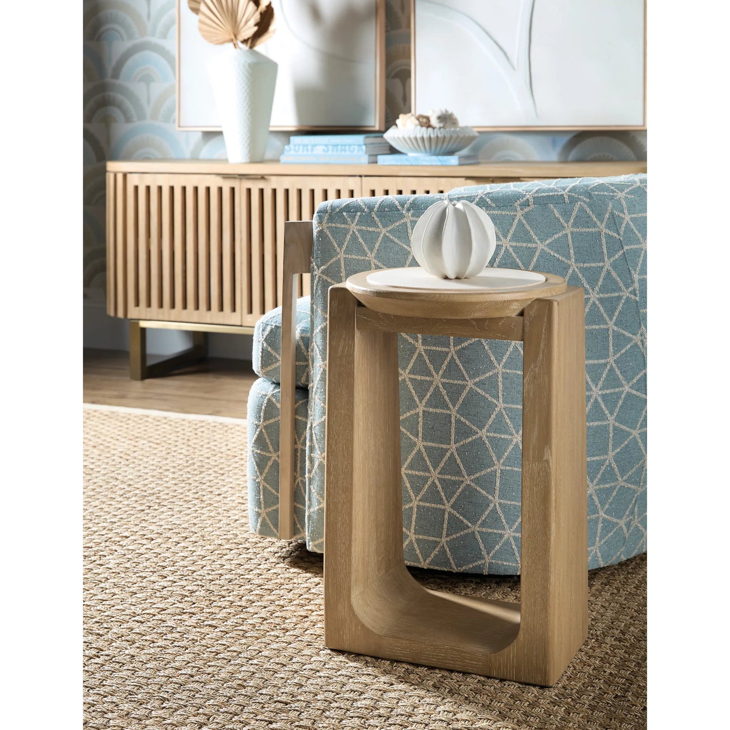 004 SI-2354010 | Lifestyle | Commerce and Market Helena Spot Table by Hooker Furniture in light wood and desert oak. Made from white oak solids, marble in a transitional style.