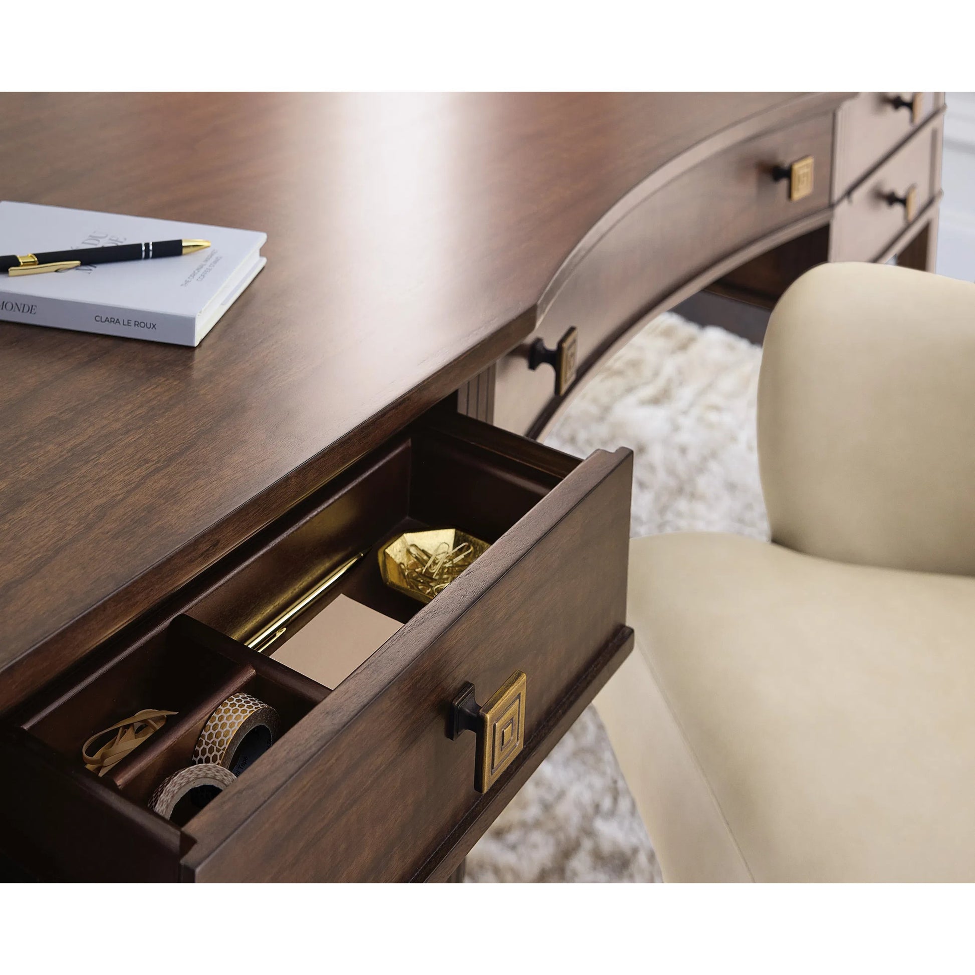 Diplomat Diplomat Writing Desk by Hooker Furniture in dark wood and walnut. Made from unique in a traditional style.