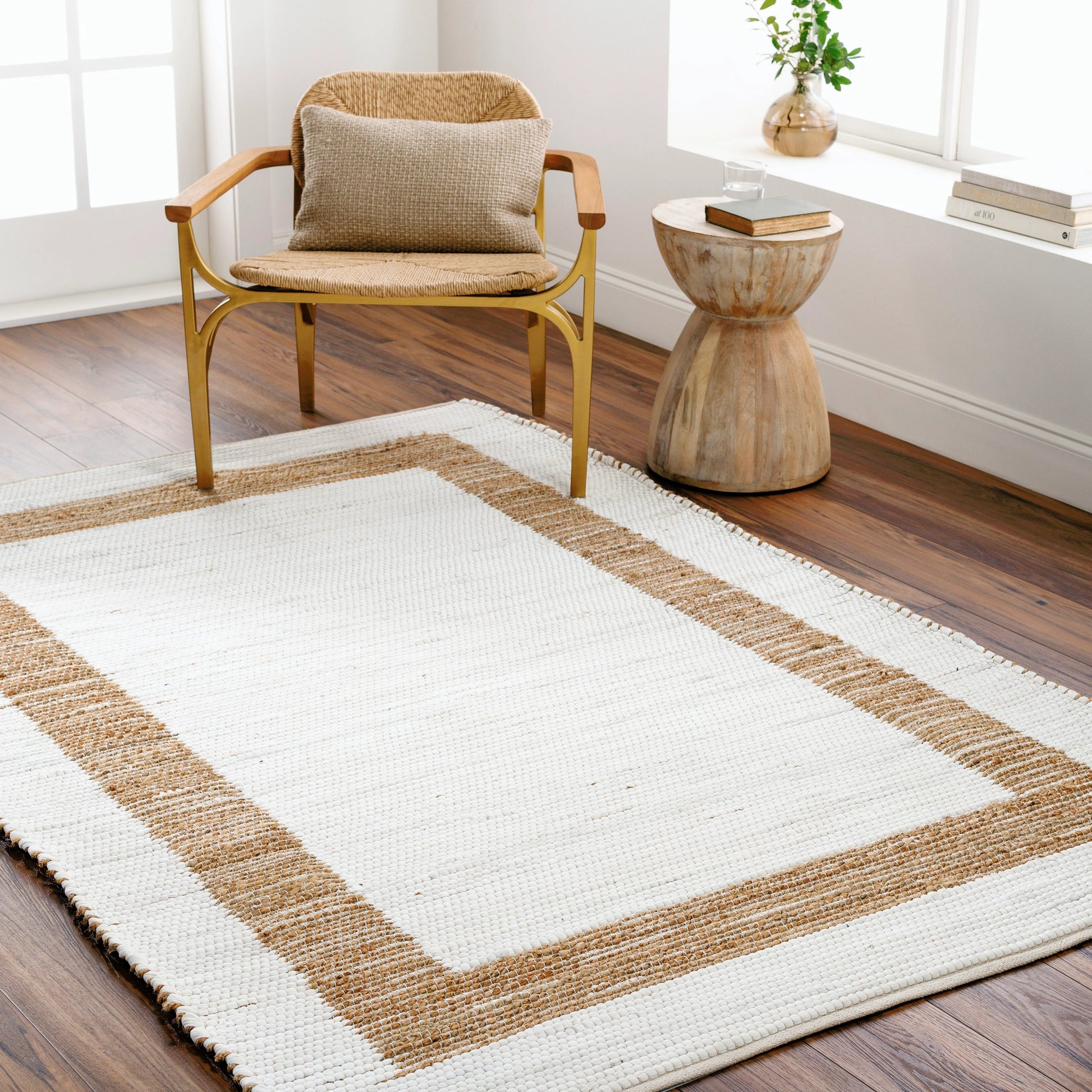 Jean Rug - 32470 by Livabliss. Made from main: 60% recycled fabric, main: 40% jute in a unique style.