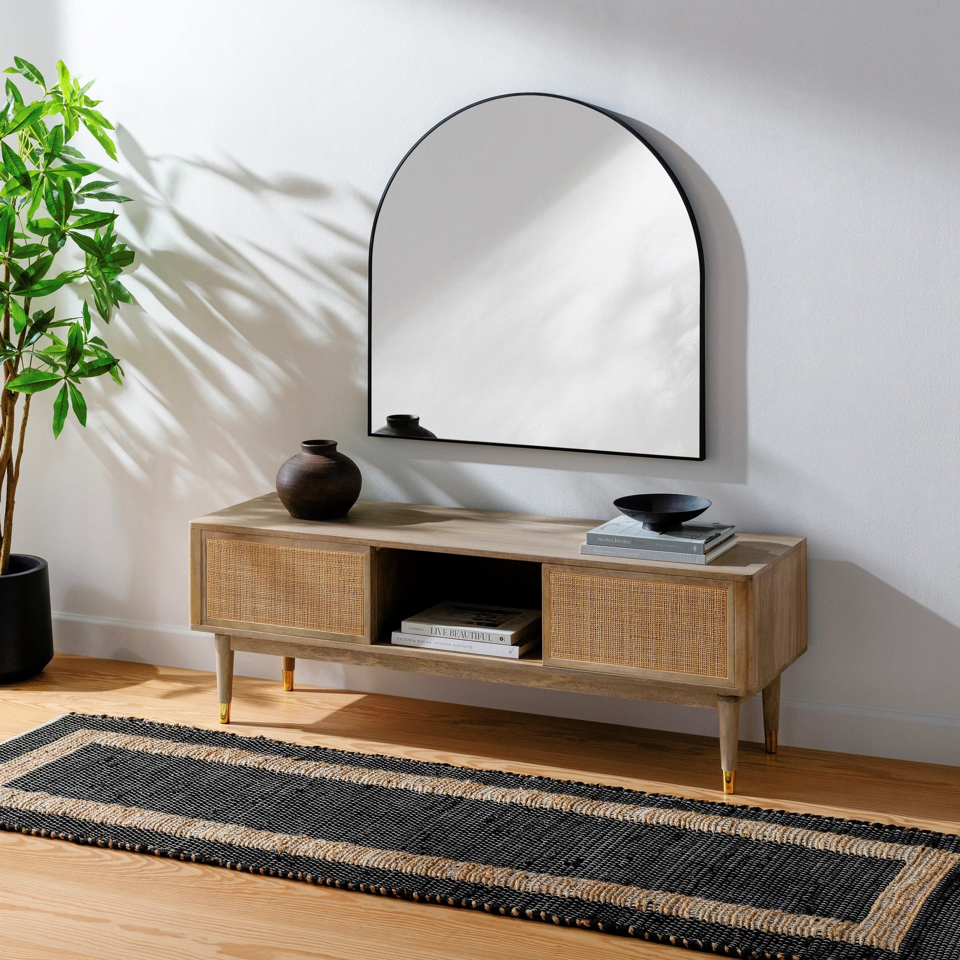 Jean Rug - 32470 by Livabliss. Made from main: 60% recycled fabric, main: 40% jute in a unique style.