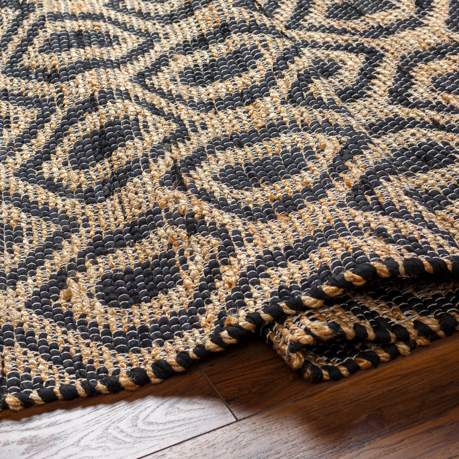Jean Rug - 32472 by Livabliss. Made from main: 60% recycled fabric, main: 40% jute in a unique style.