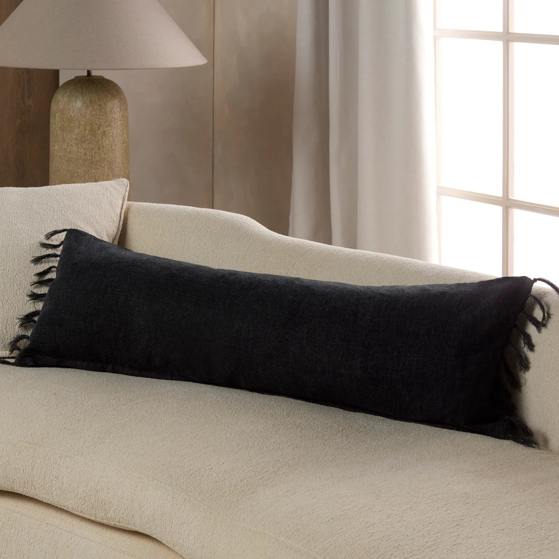 Jemina JEM01 Pillow by Jaipur Living. Made from 100% linen in a coastal style.