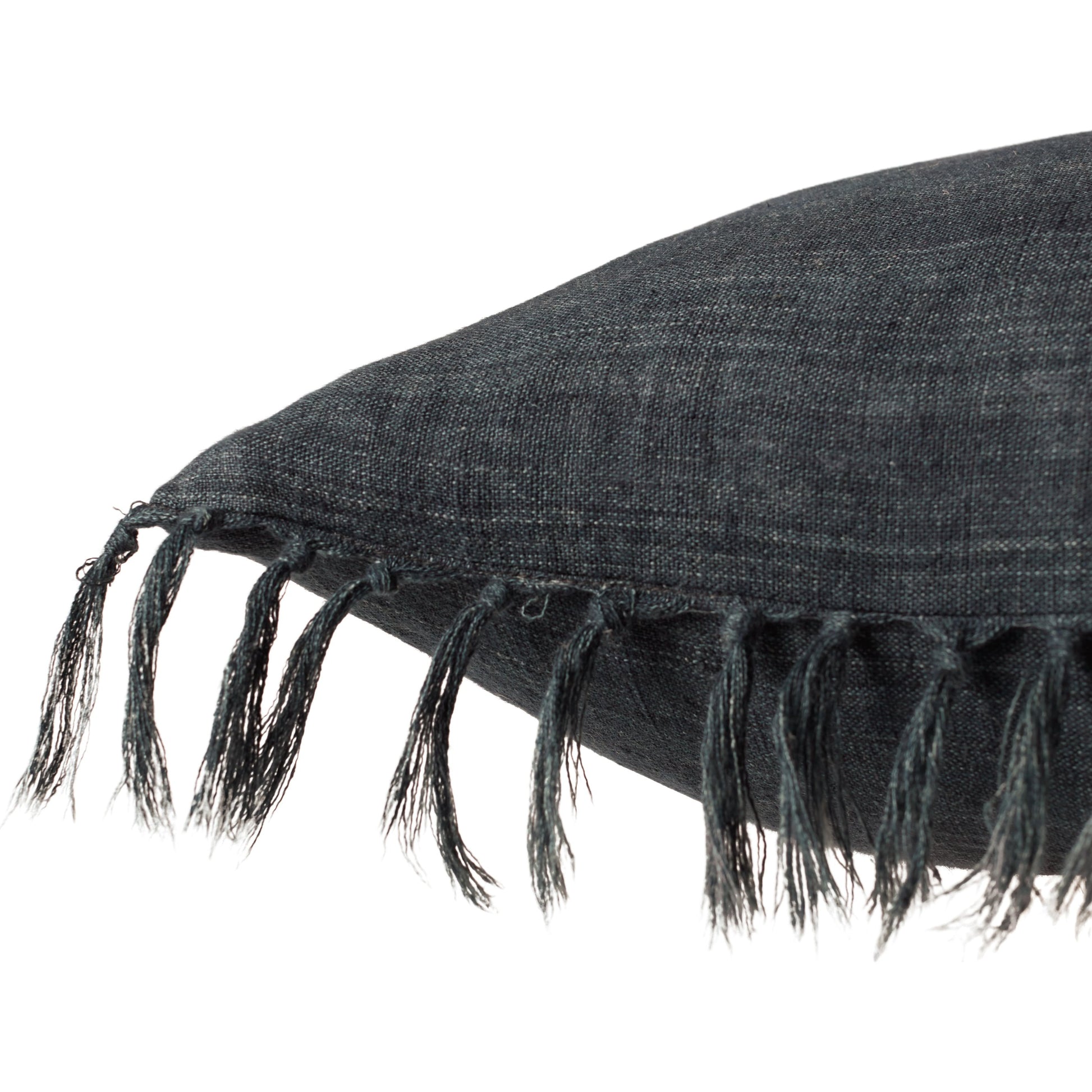 Jemina JEM01 Pillow by Jaipur Living. Made from 100% linen in a coastal style.