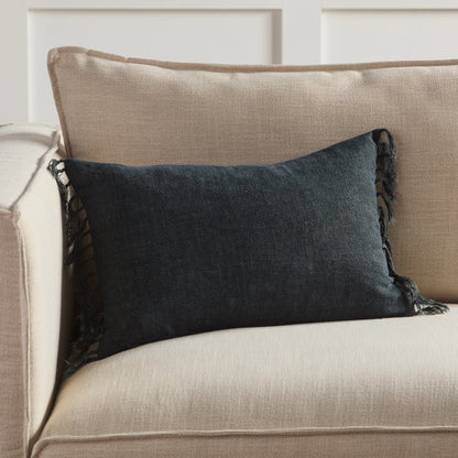 Jemina JEM01 Pillow by Jaipur Living. Made from 100% linen in a coastal style.
