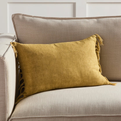 Jemina JEM01 Pillow by Jaipur Living. Made from 100% linen in a coastal style.