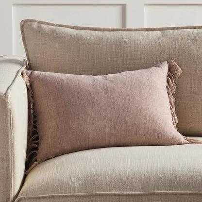 Jemina JEM01 Pillow by Jaipur Living. Made from 100% linen in a coastal style.