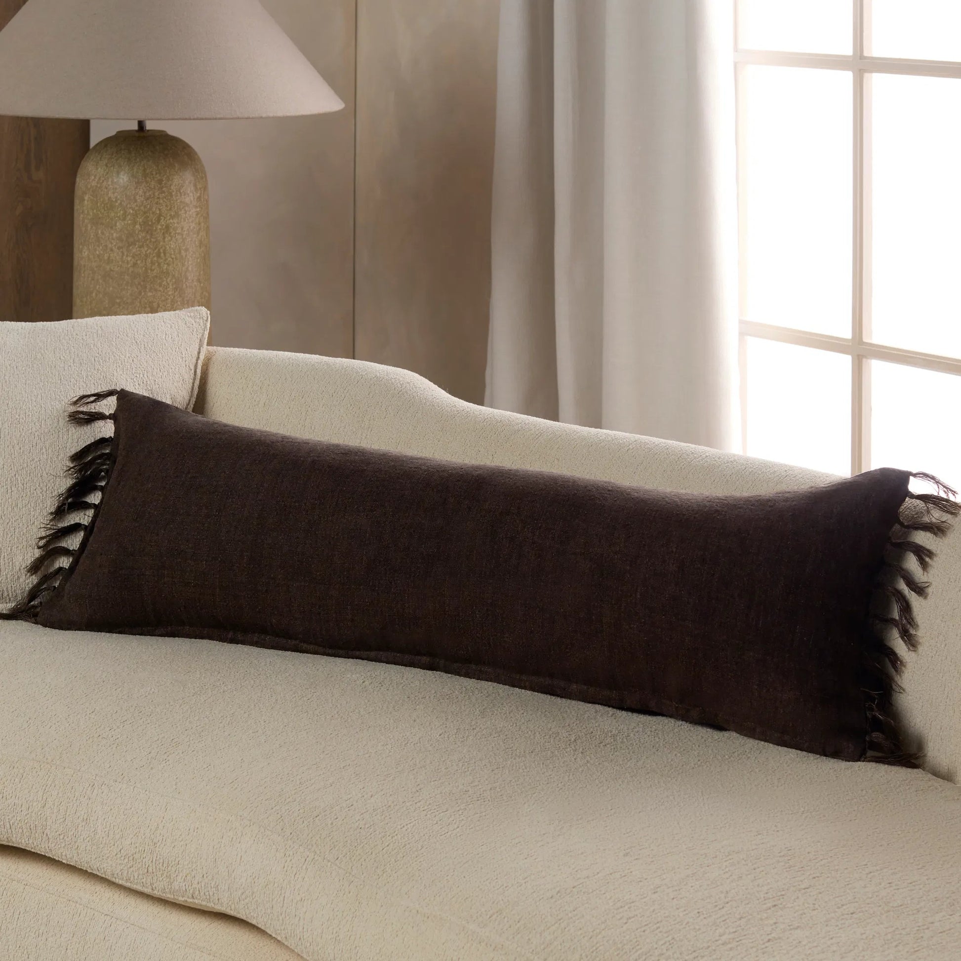 Jemina JEM01 Pillow by Jaipur Living. Made from 100% linen in a coastal style.
