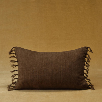 Jemina JEM01 Pillow by Jaipur Living. Made from 100% linen in a coastal style.