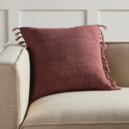 Jemina JEM01 Pillow by Jaipur Living. Made from 100% linen in a coastal style.
