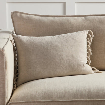 Jemina JEM01 Pillow by Jaipur Living. Made from 100% linen in a coastal style.