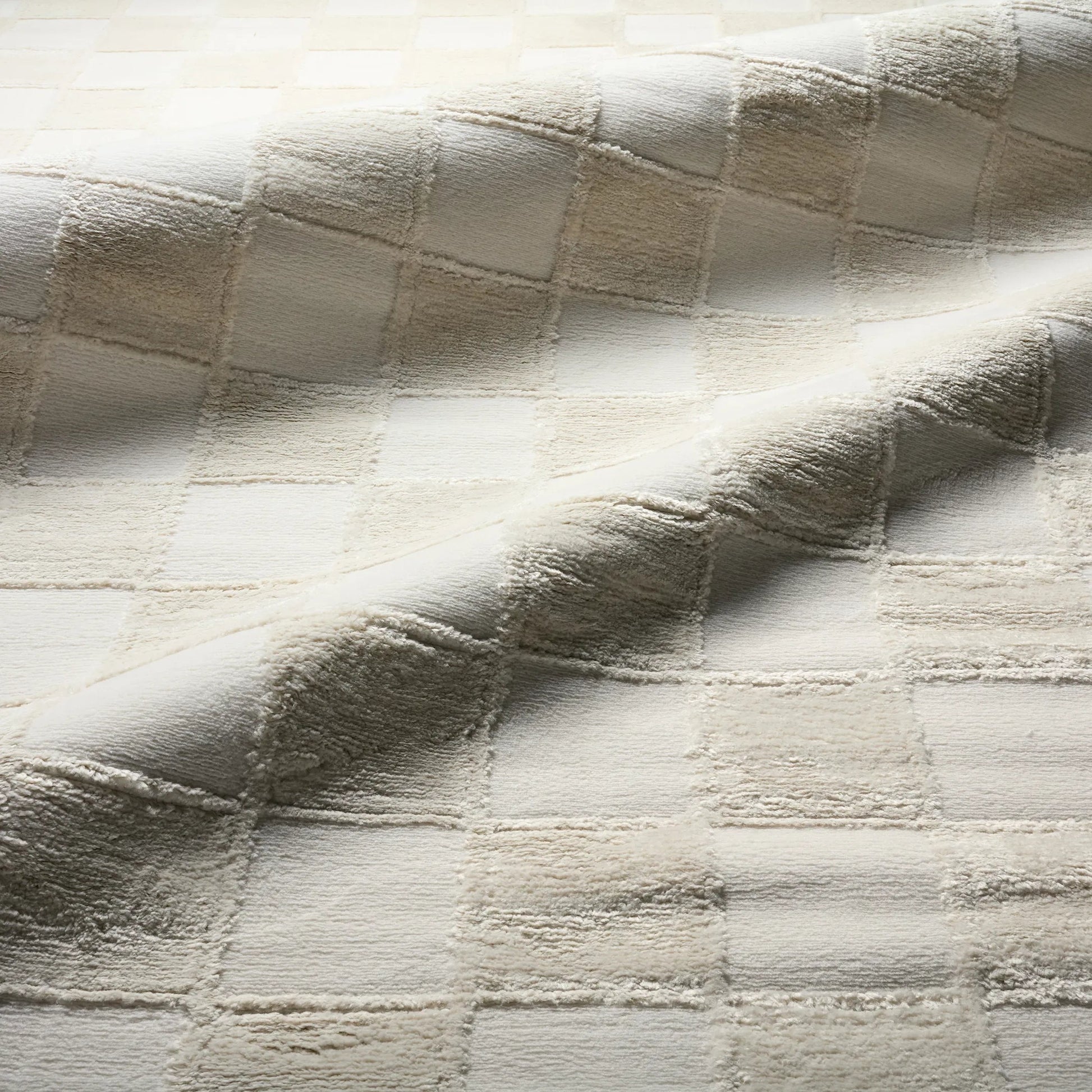 Jaida JID20 Rug by Jaipur Living in ivory, beige. Made from 70% polypropylene 30% polyester in a unique style.