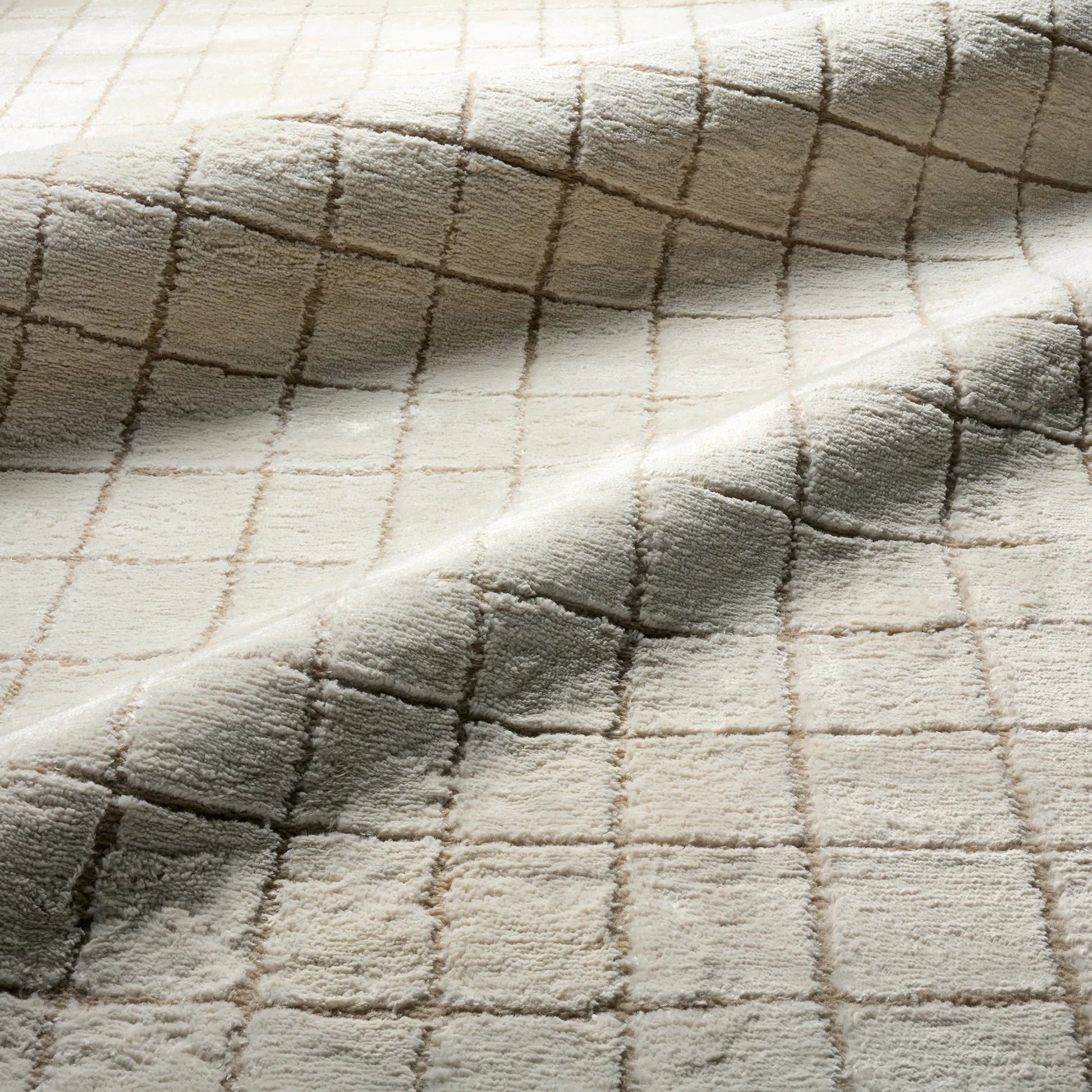 Jaida JID22 Rug by Jaipur Living in ivory, tan. Made from 70% polypropylene 30% polyester in a unique style.