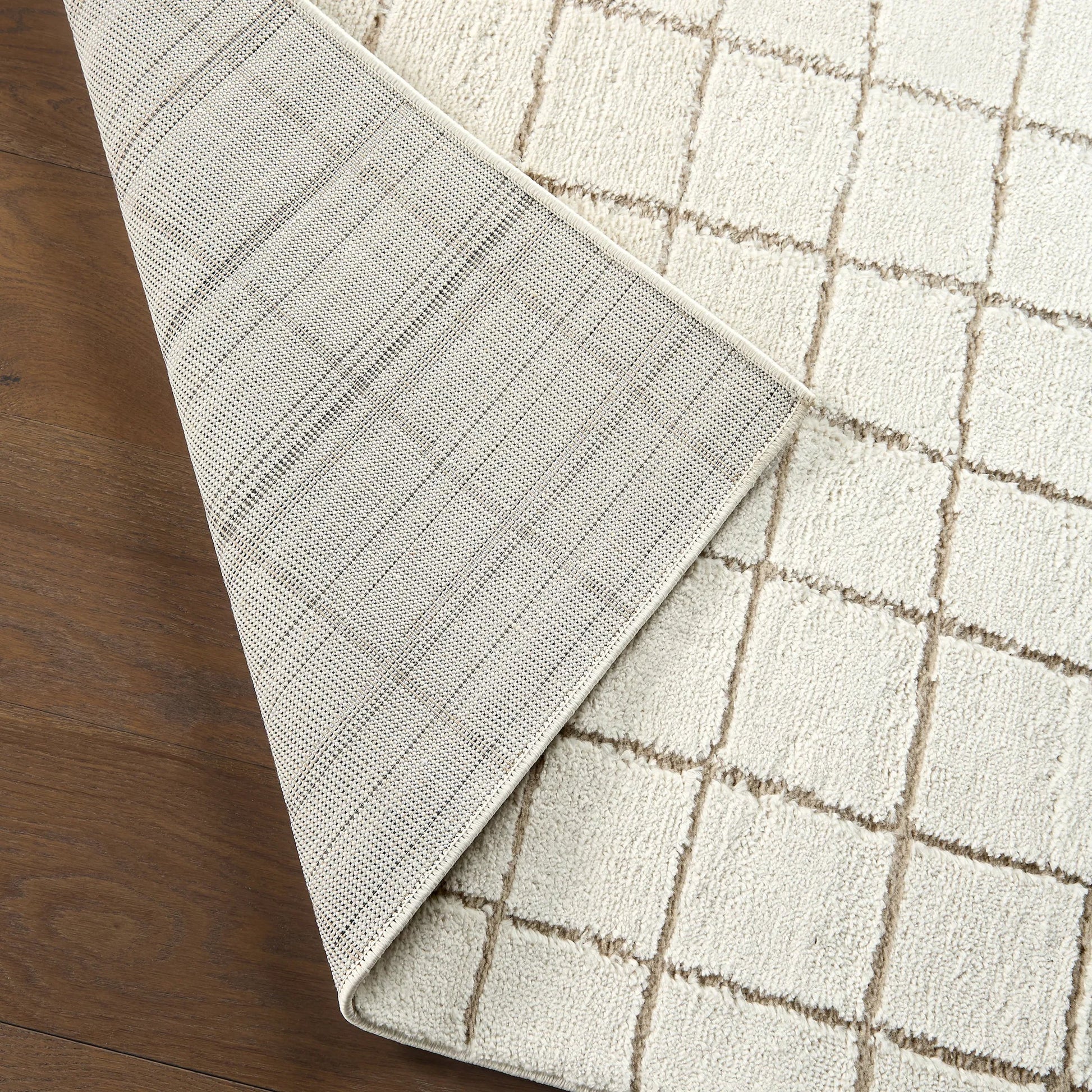 Jaida JID22 Rug by Jaipur Living in ivory, tan. Made from 70% polypropylene 30% polyester in a unique style.