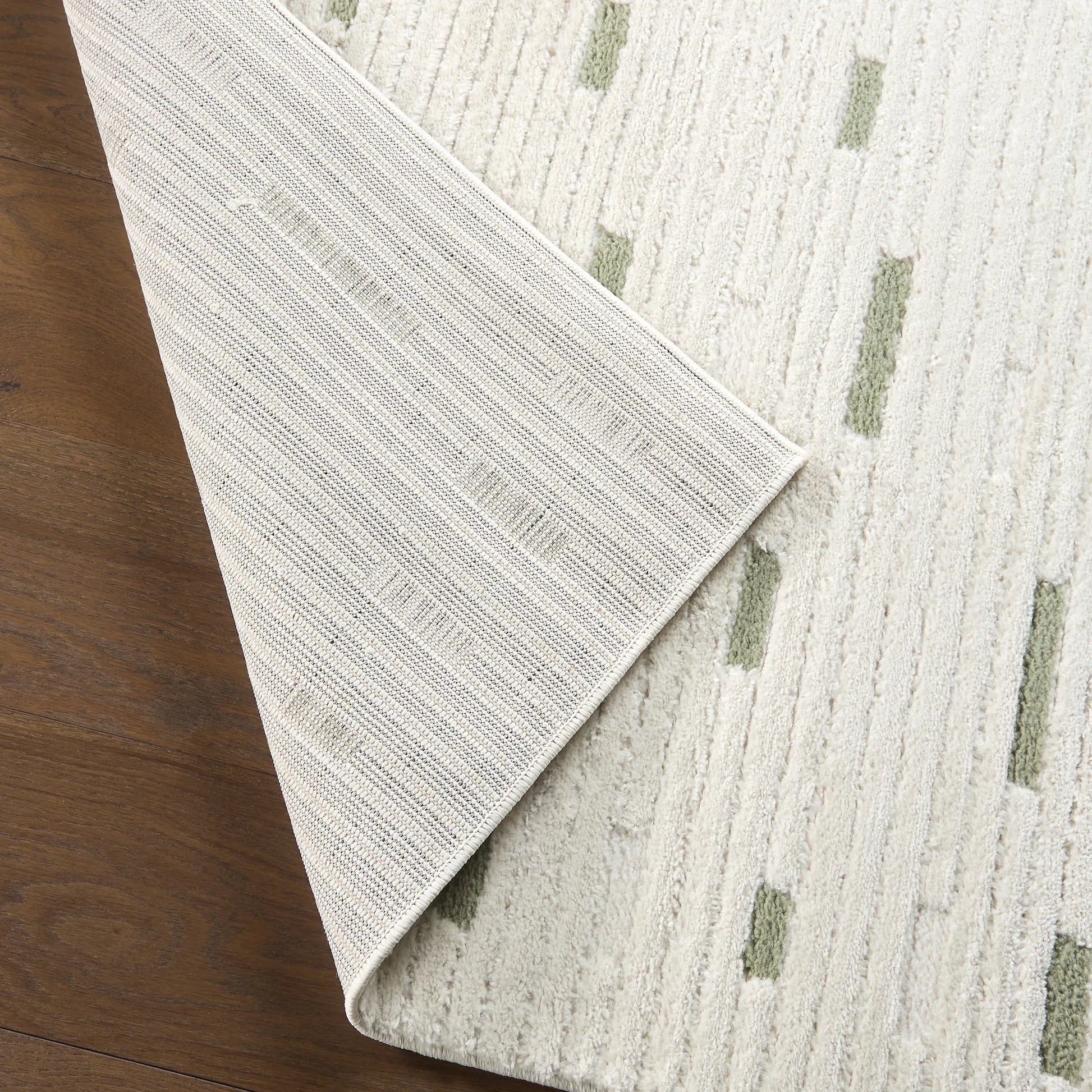 Jaida JID29 Rug by Jaipur Living in ivory, green. Made from 70% polypropylene 30% polyester in a unique style.