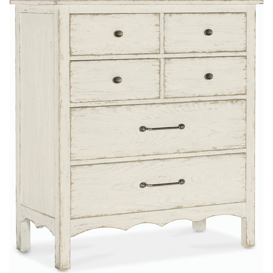 Americana Six-Drawer Chest by Hooker Furniture. Made from oak veneers and cedar veneers in a cottage & farmhouse style.