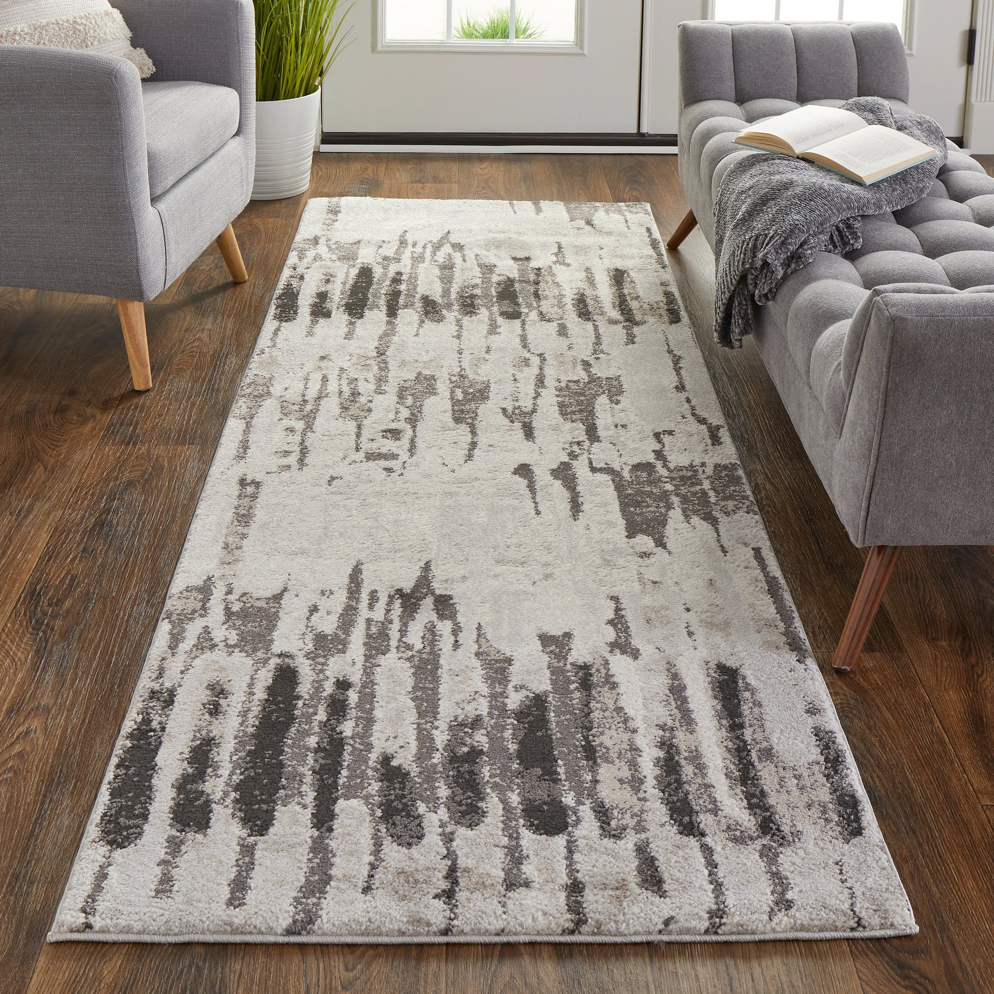 Vancouver Transitional Rug - 39FIF by Feizy. Made from 74% polypropylene frieze, 26% high bulk polyester in a unique style.