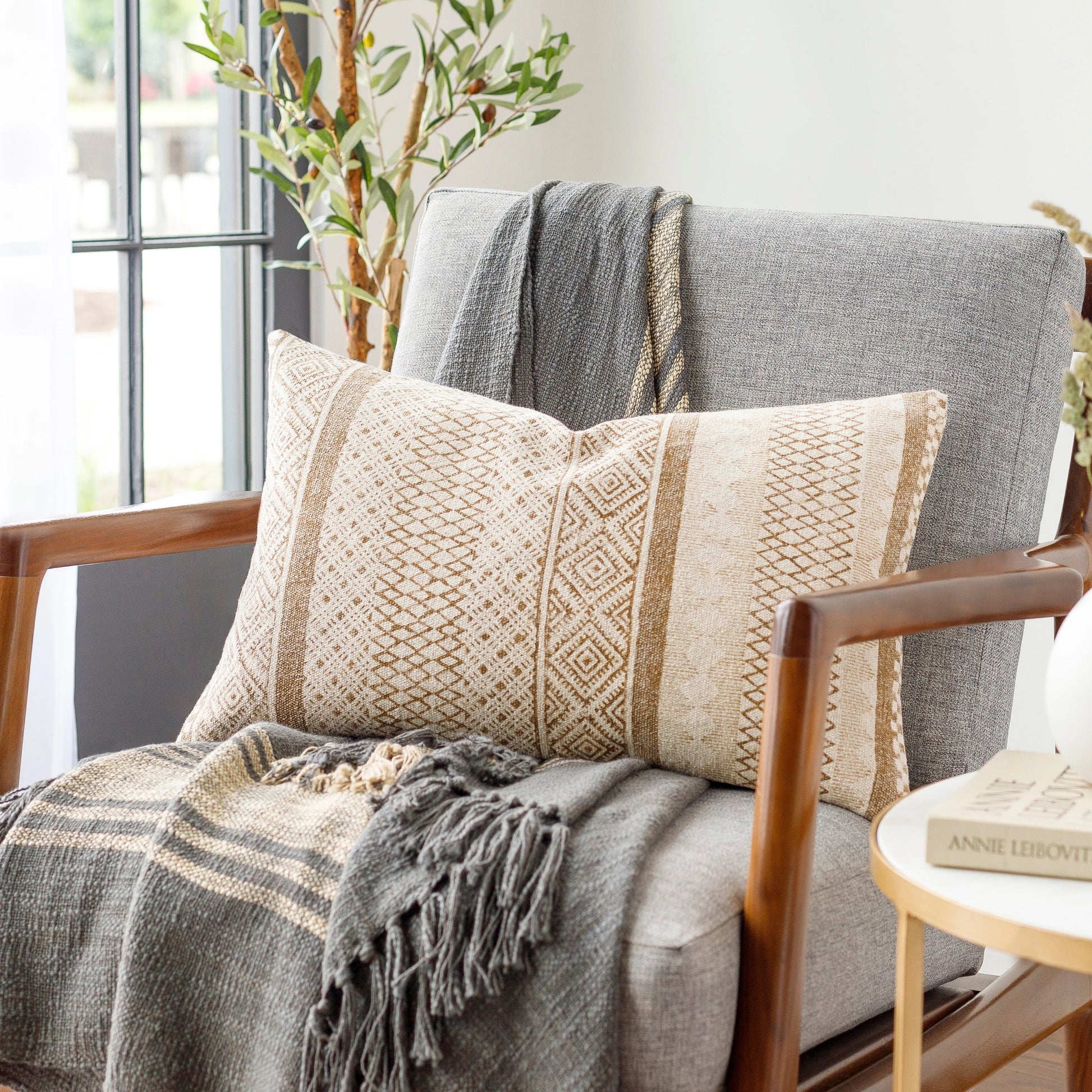 Janya Pillow - 17107 by Livabliss. Made from 100% cotton in a eclectic & global style.