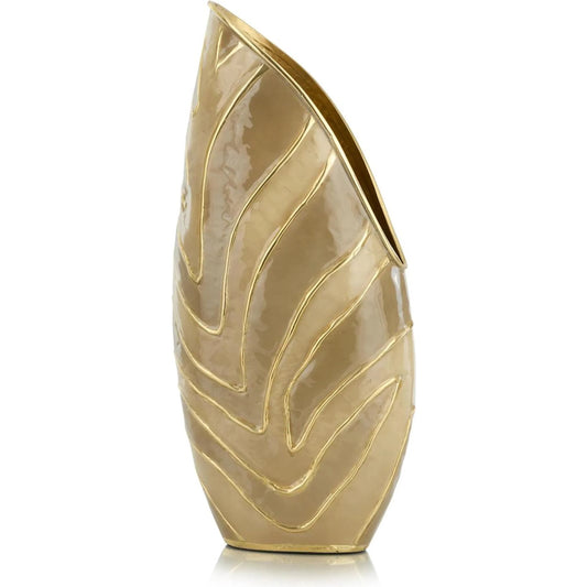 Origo Vase by John-Richard. Made from unique in a unique style.