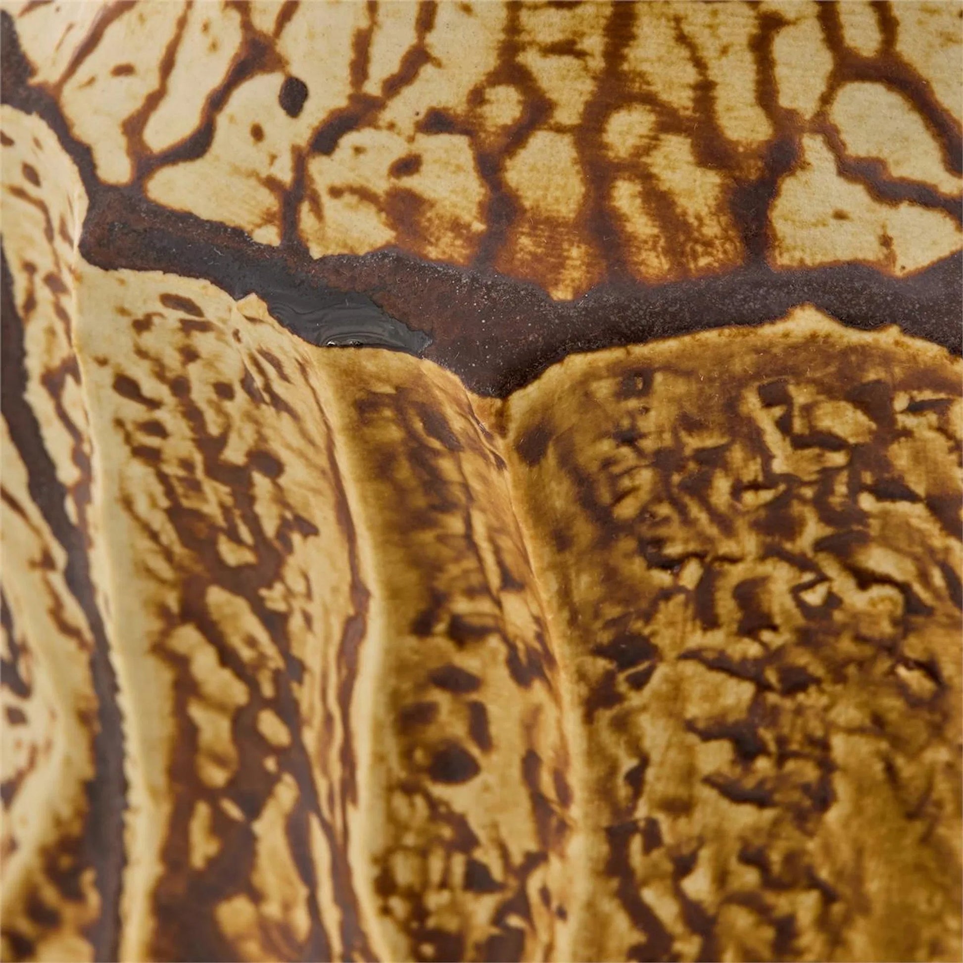 Gila Vase III by John-Richard. Made from unique in a unique style.