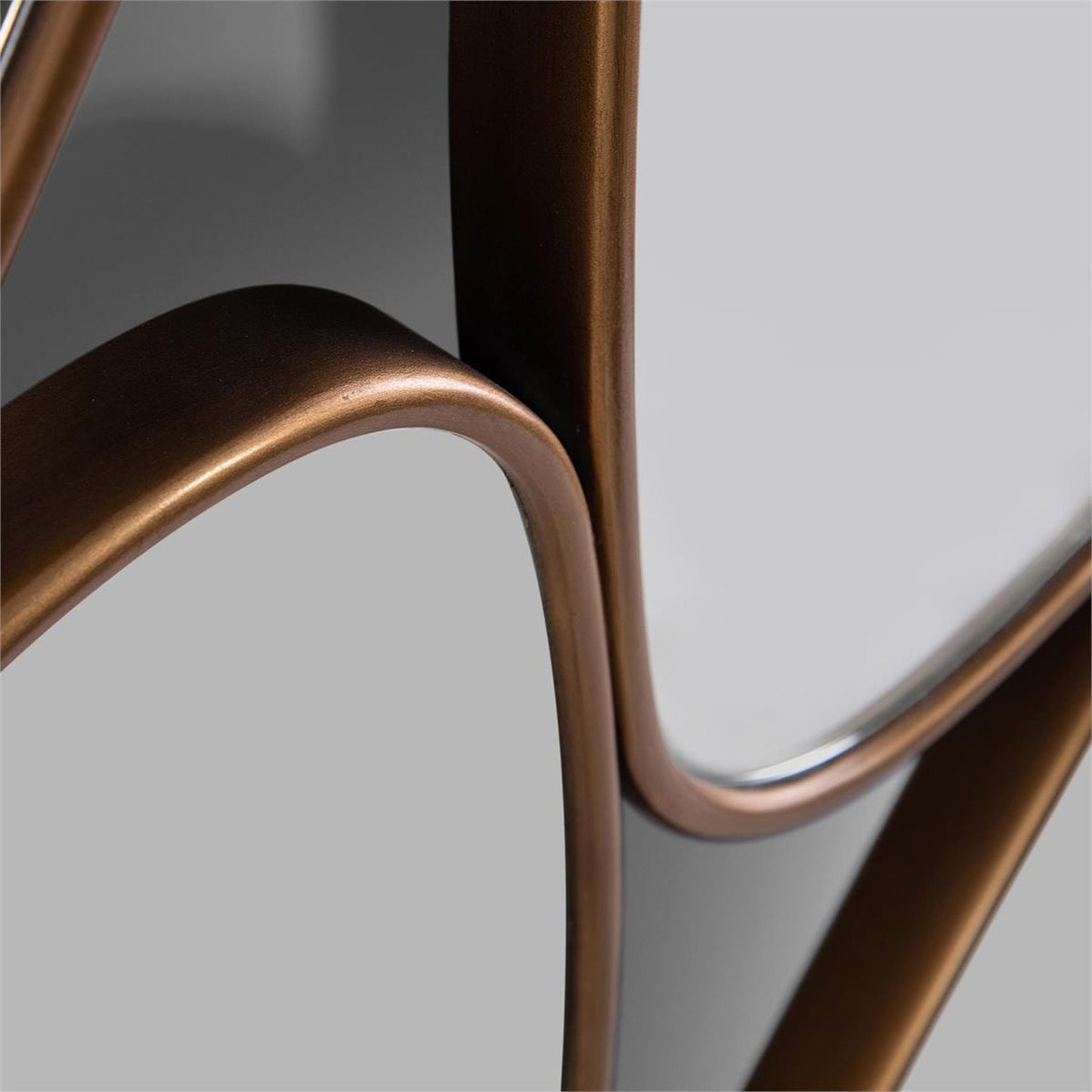 004 SR-865243 | Closeup | Quadrant Mirror by John-Richard in gold. Made from unique in a modern style.