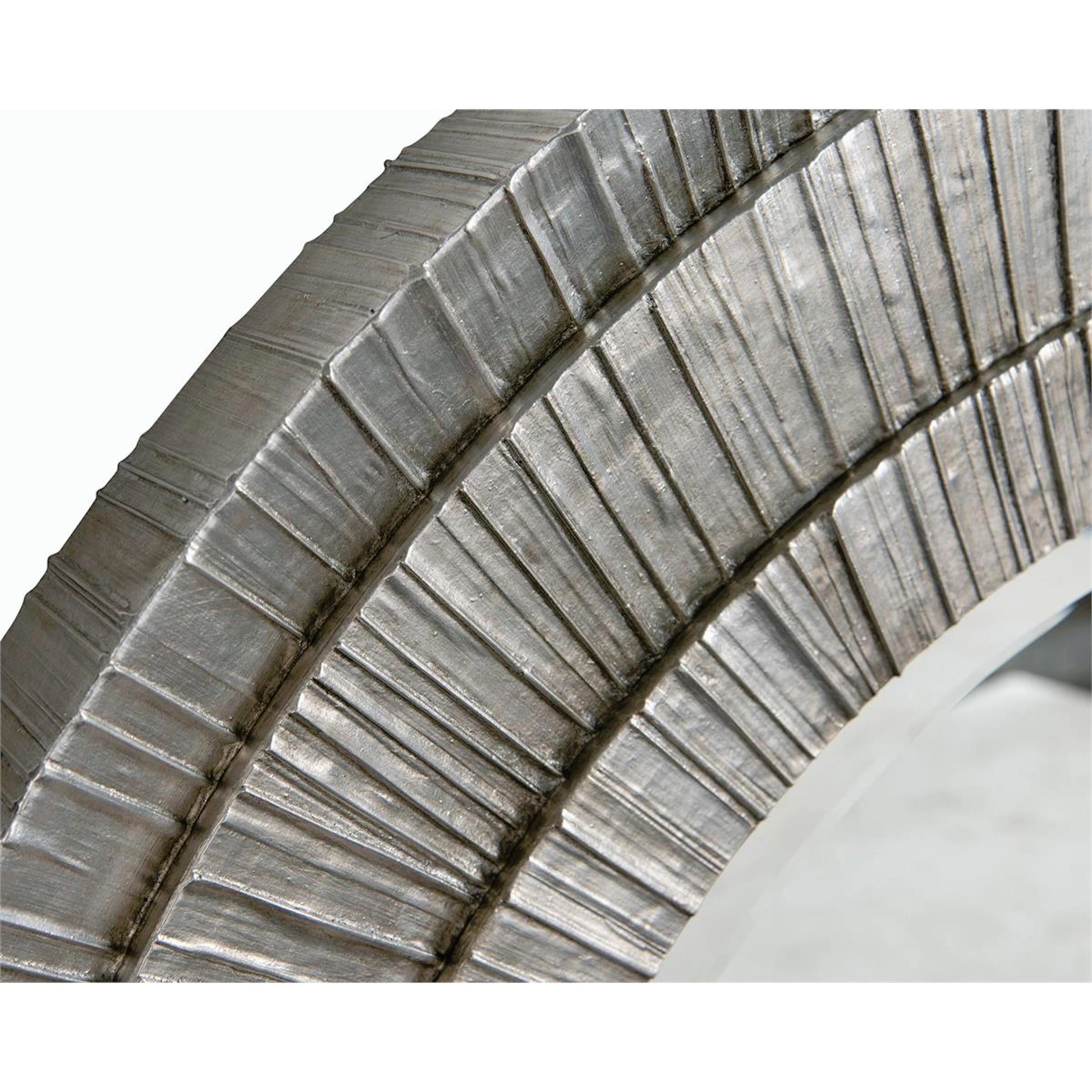 Peili Mirror by John-Richard. Made from unique in a transitional style.
