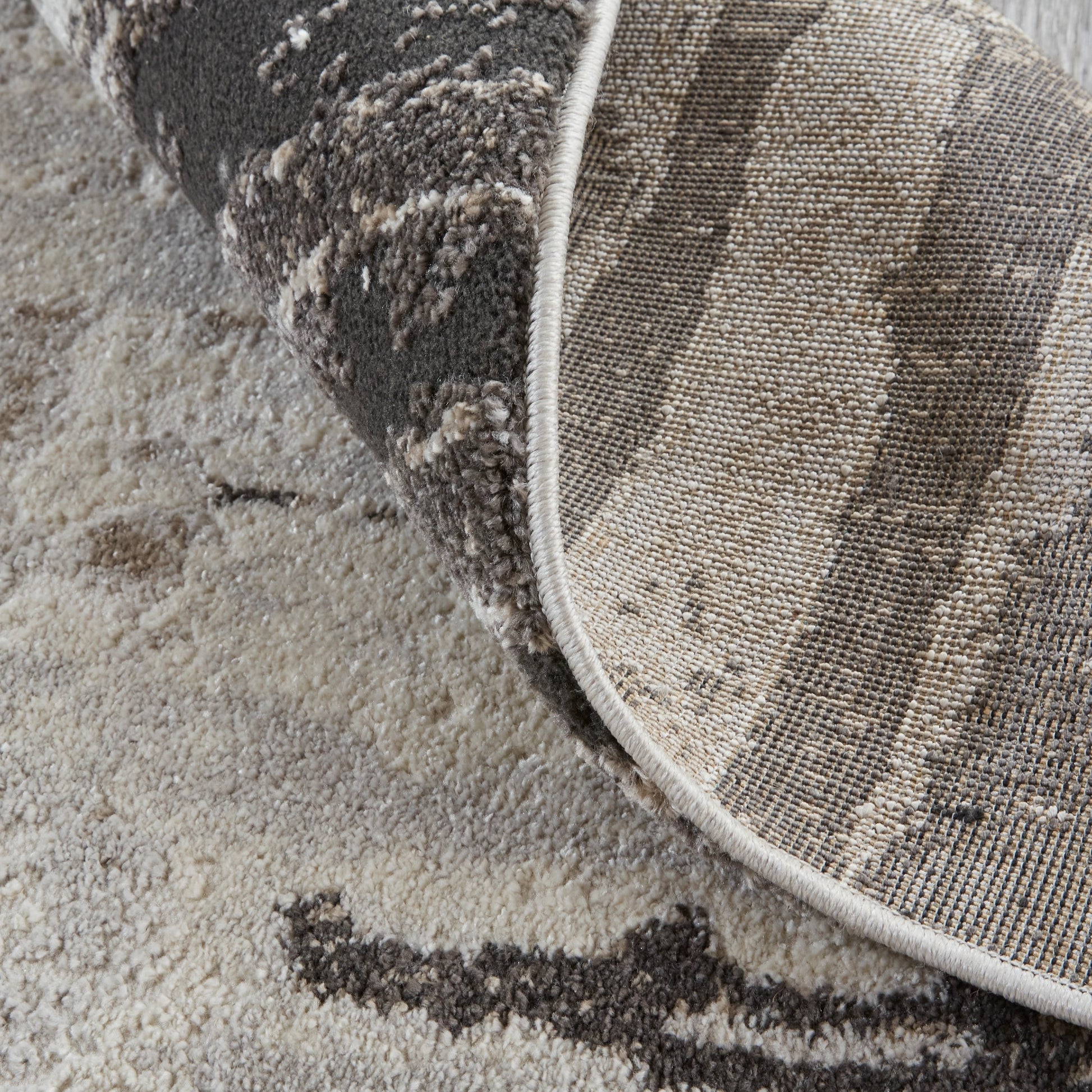 Vancouver Transitional Rug - 39FIF by Feizy. Made from 74% polypropylene frieze, 26% high bulk polyester in a unique style.