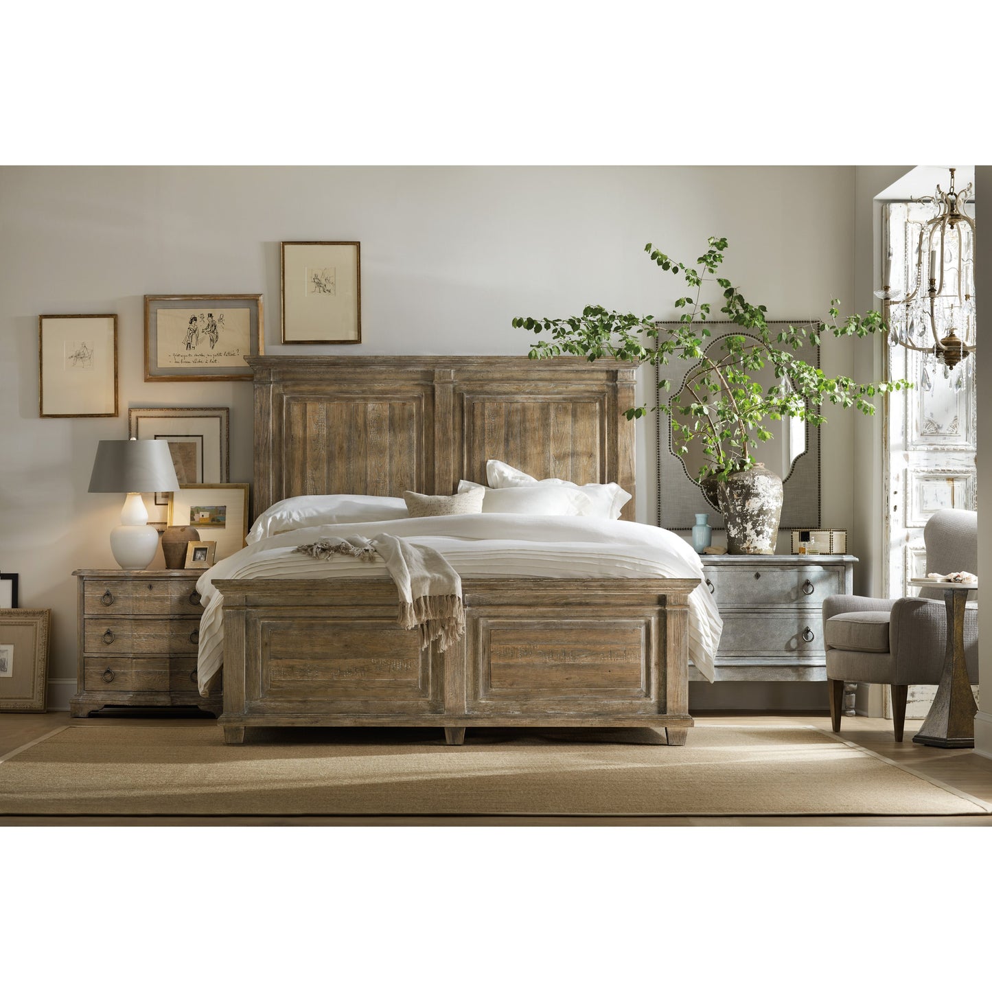 007 SI-1748441 | Lifestyle | Laurier Headboard by Hooker Furniture in soft brown. Made from white oak veneers in a cottage & farmhouse style.