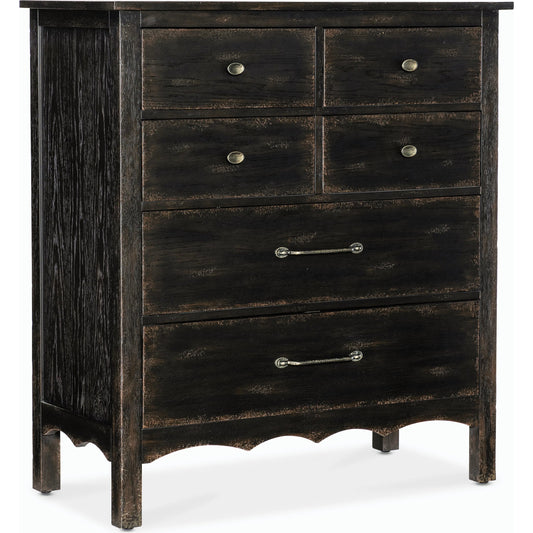 Americana Six-Drawer Chest by Hooker Furniture. Made from oak veneers and cedar veneers in a cottage & farmhouse style.