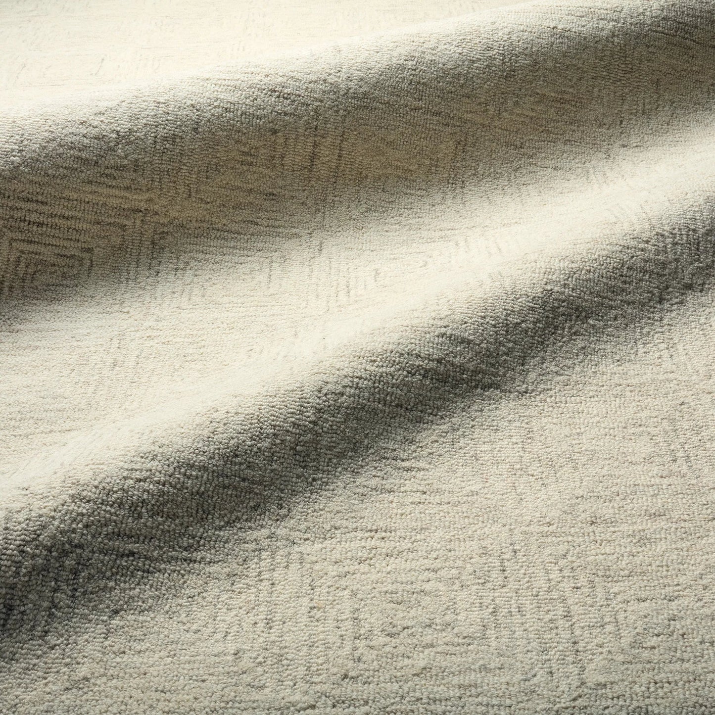 003 SI-2354657,SI-2354658,SI-2354659,SI-2354660,SI-2386232 | Closeup | Kafes KAF02 Rug by Jaipur Living in white, gray. Made from 100% wool in a unique style.