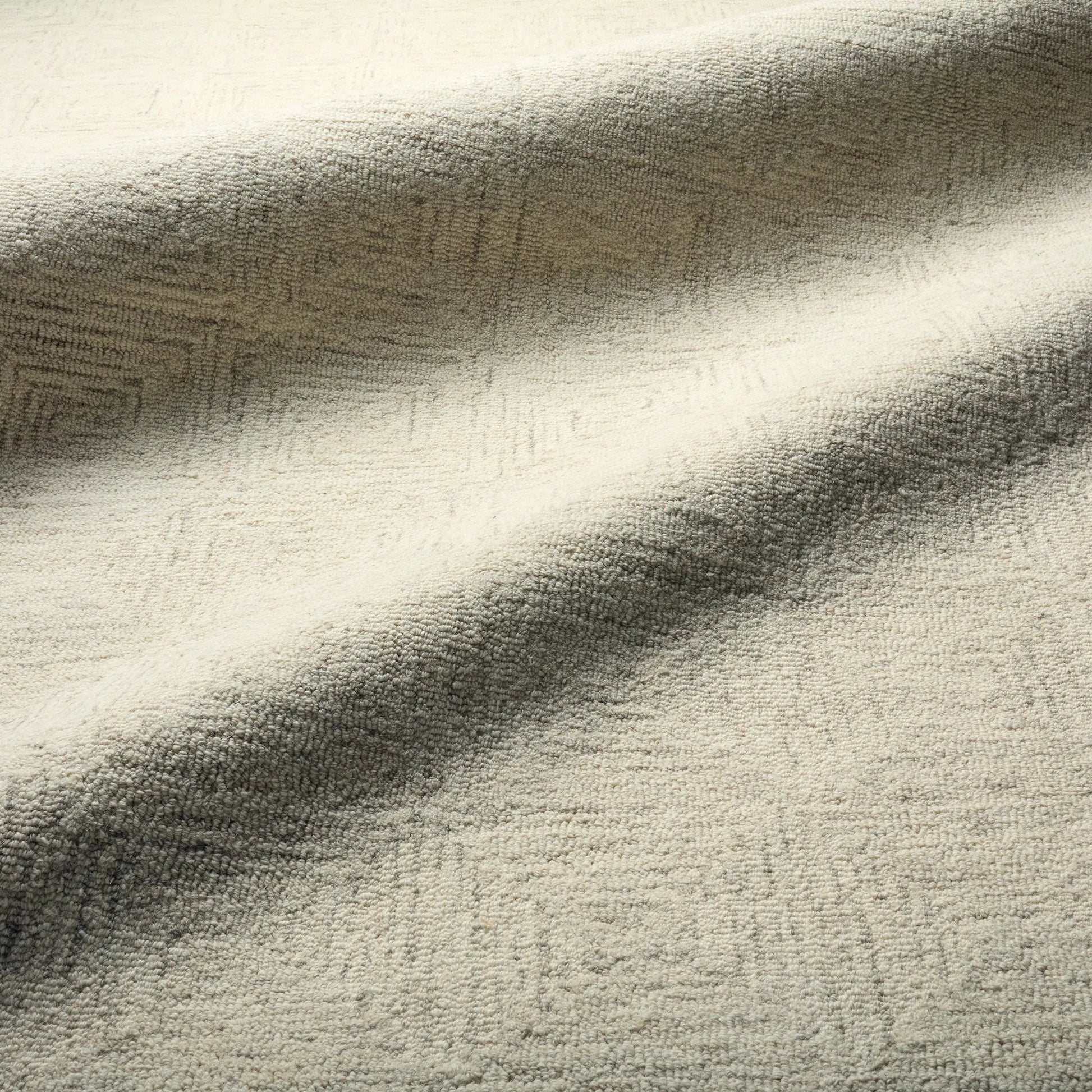 Kafes KAF02 Rug by Jaipur Living in white, gray. Made from 100% wool in a unique style.
