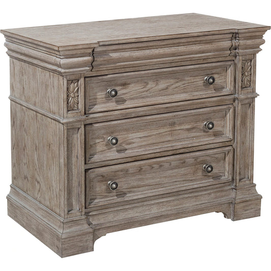 Kingsbury Bachelor's Chest by Pulaski Furniture in french grey. Made from oak veneers, hardwood solids in a traditional style.